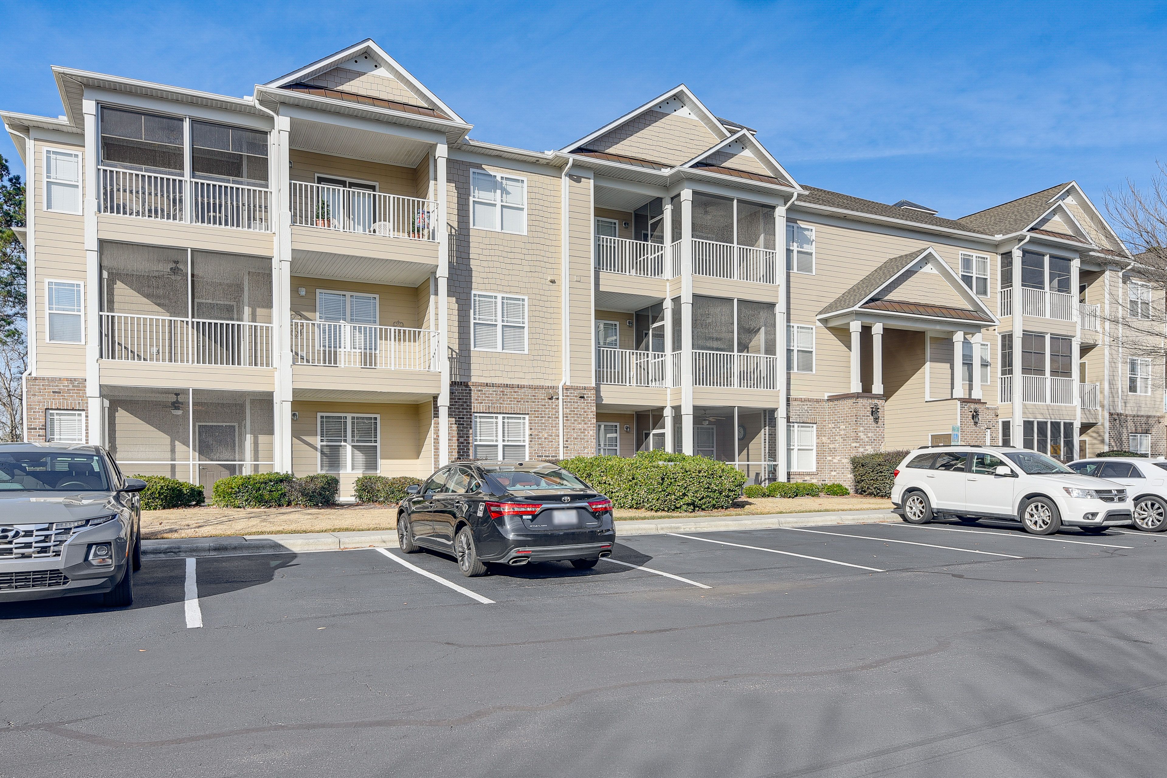 Parking | Community Parking Lot (First-Come, First-Served)