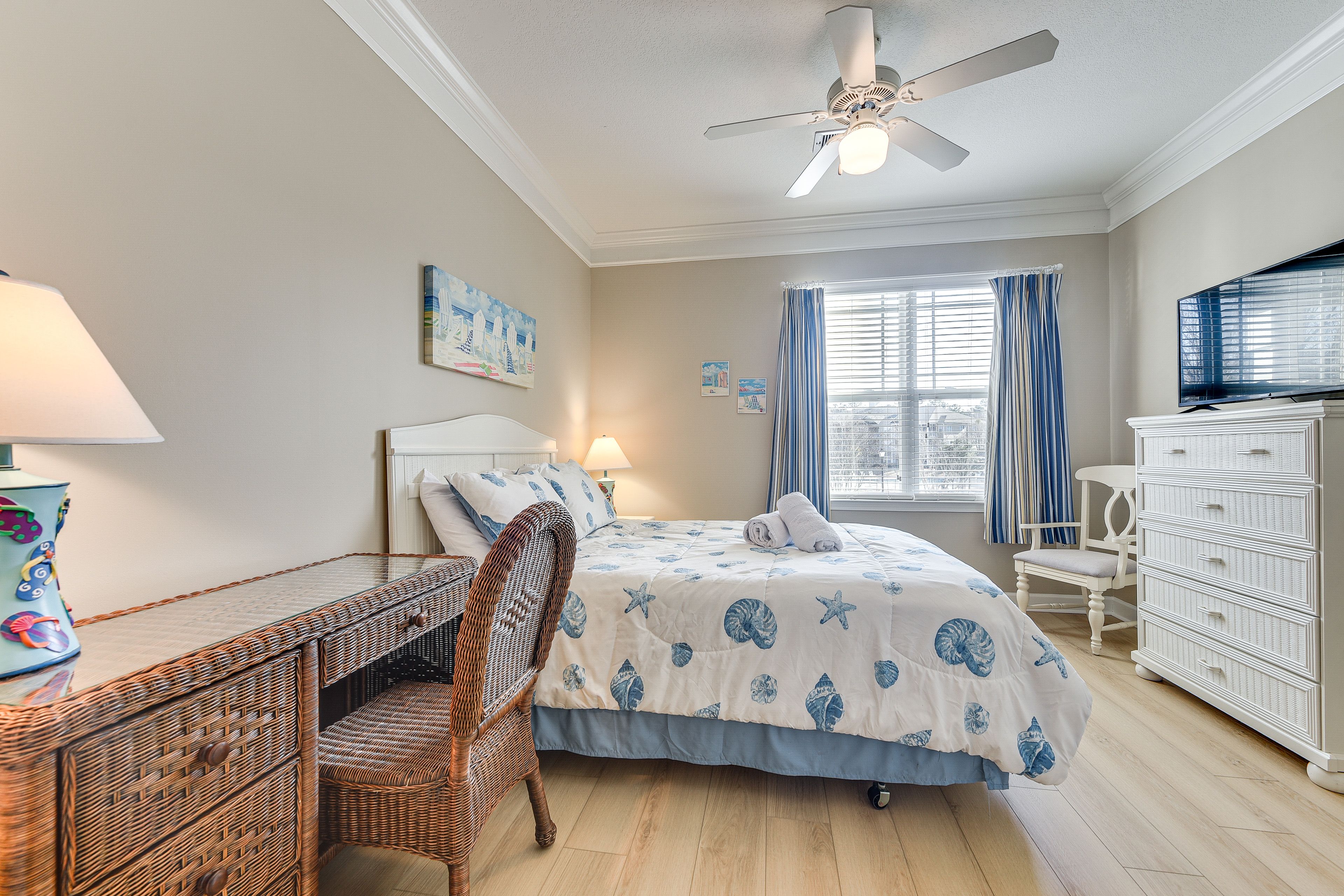 Bedroom 1 | Queen Bed | Smart TV | Linens Provided