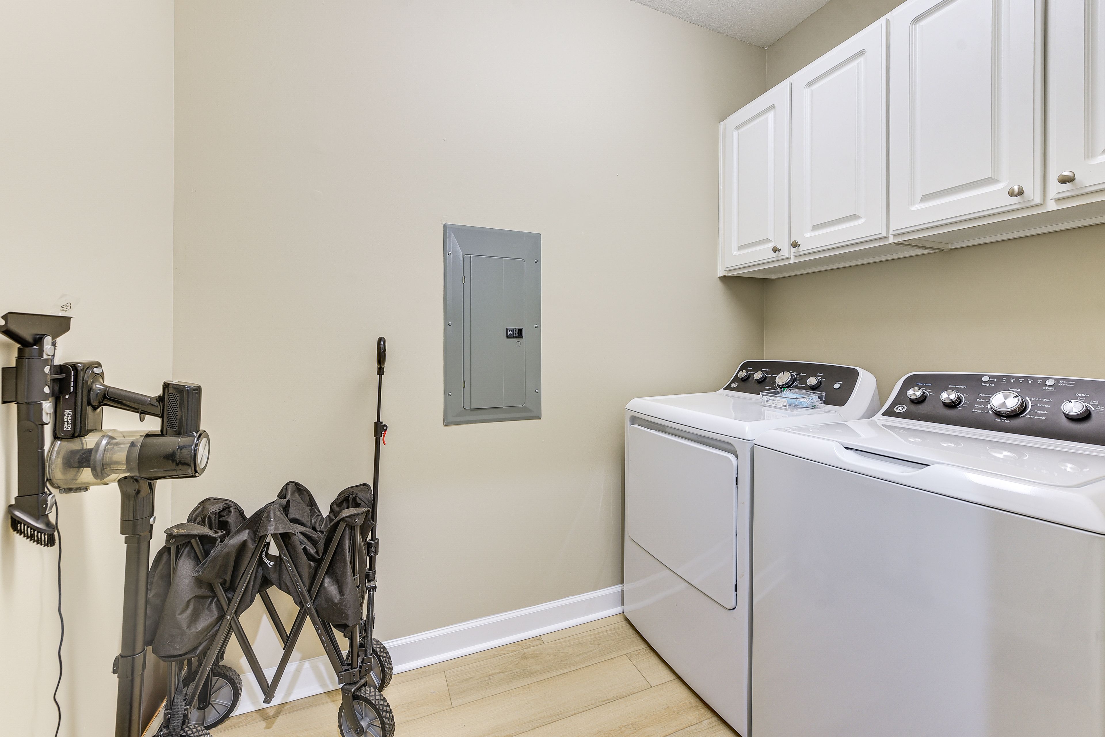 Laundry Room | Washer & Dryer