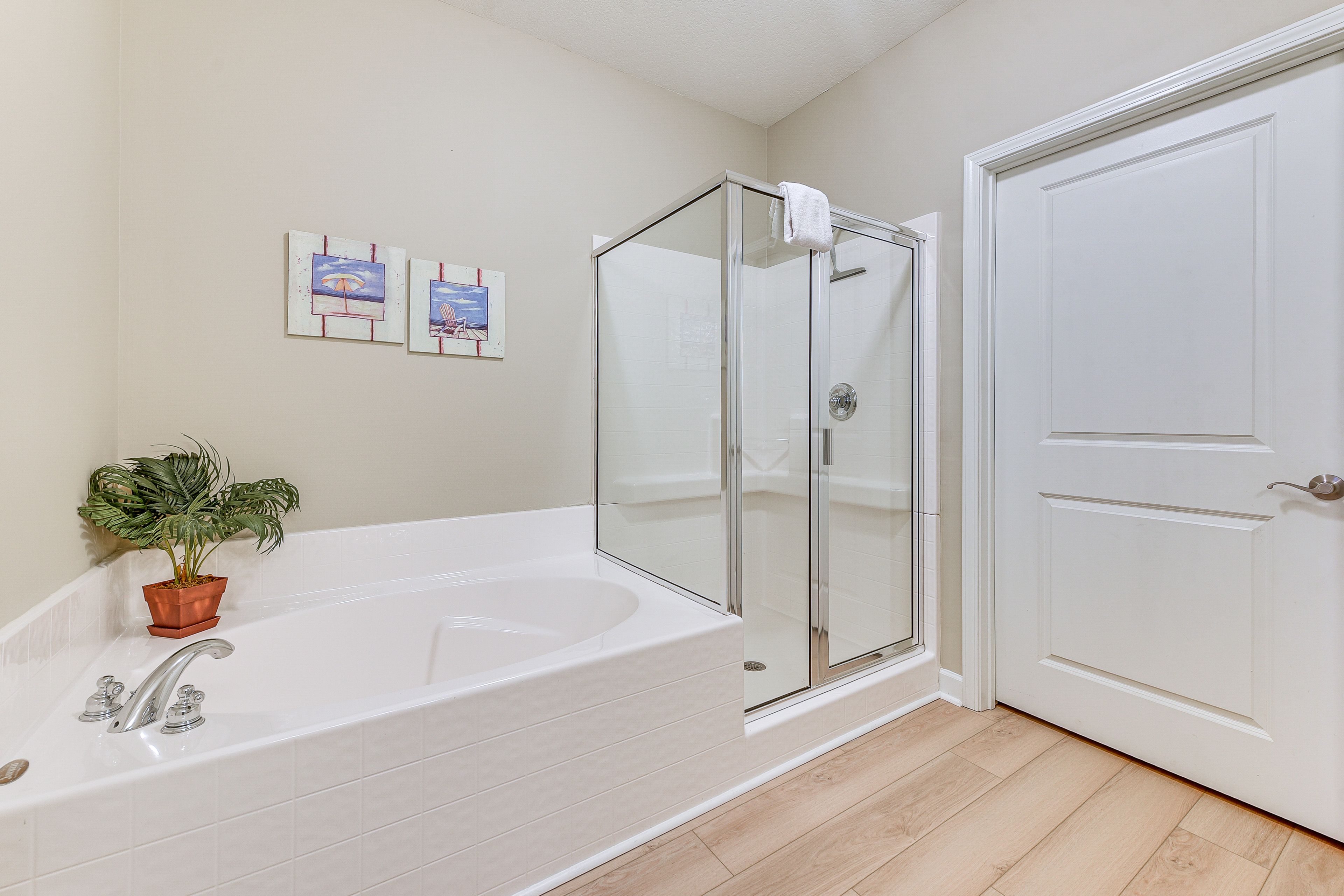 Full Bathroom | Complimentary Toiletries