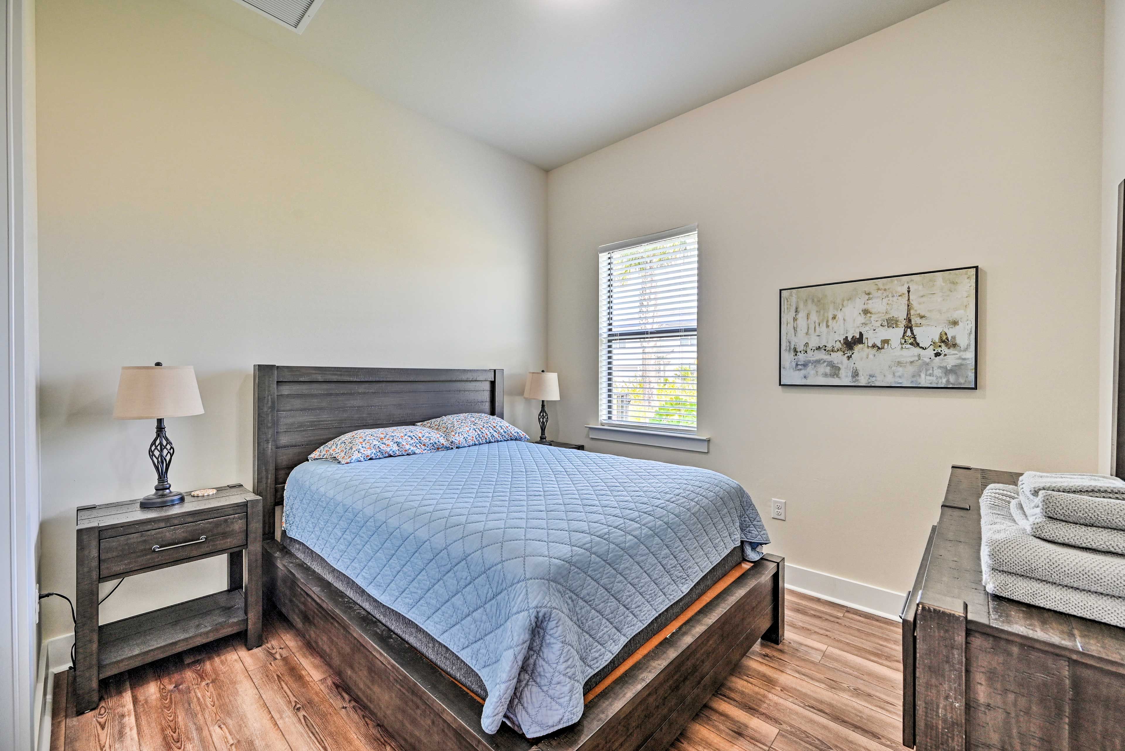 Bedroom 2 | Queen Bed