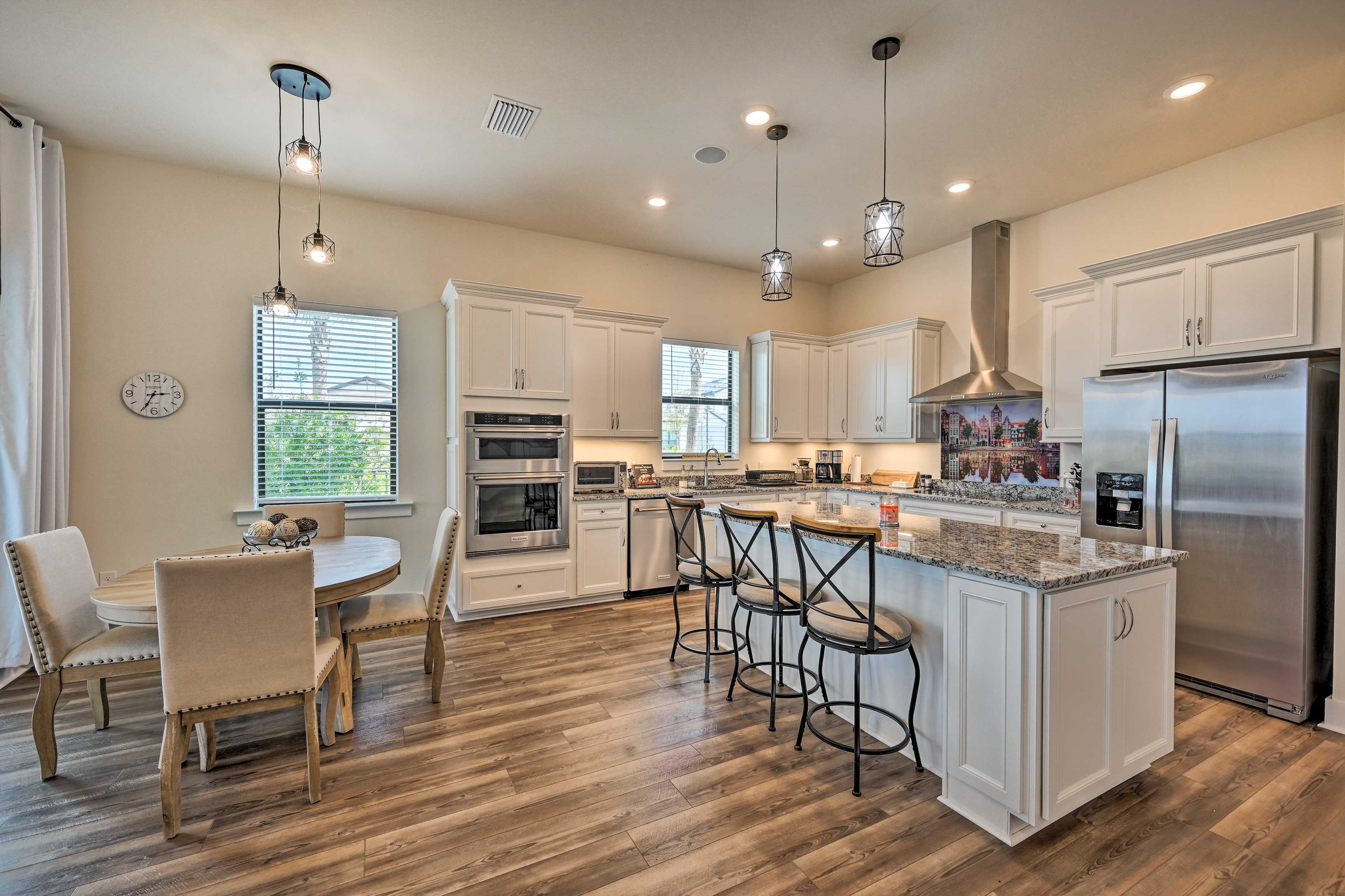 Dining Area | Dishware Provided