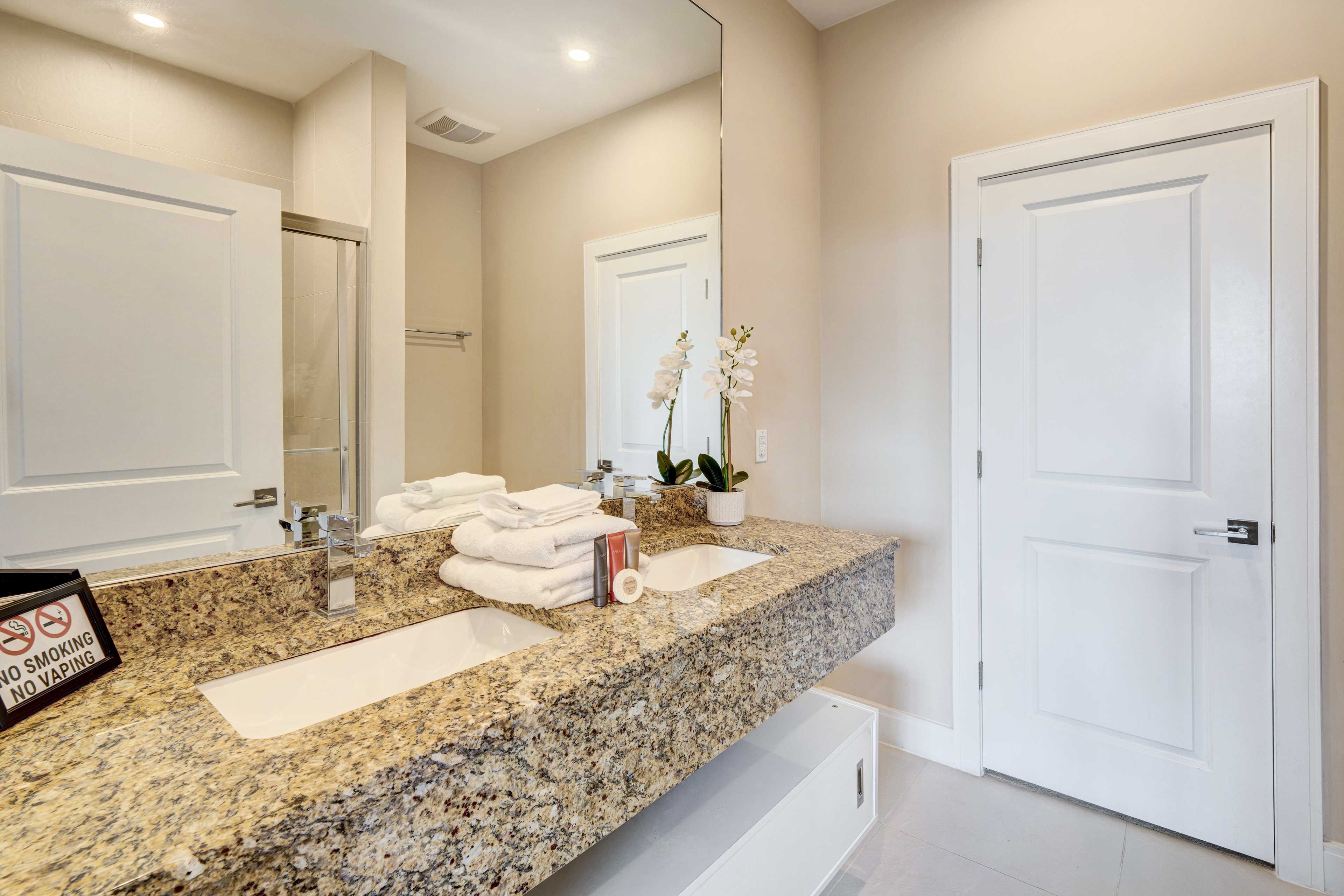 Full Bathroom | 2nd Floor