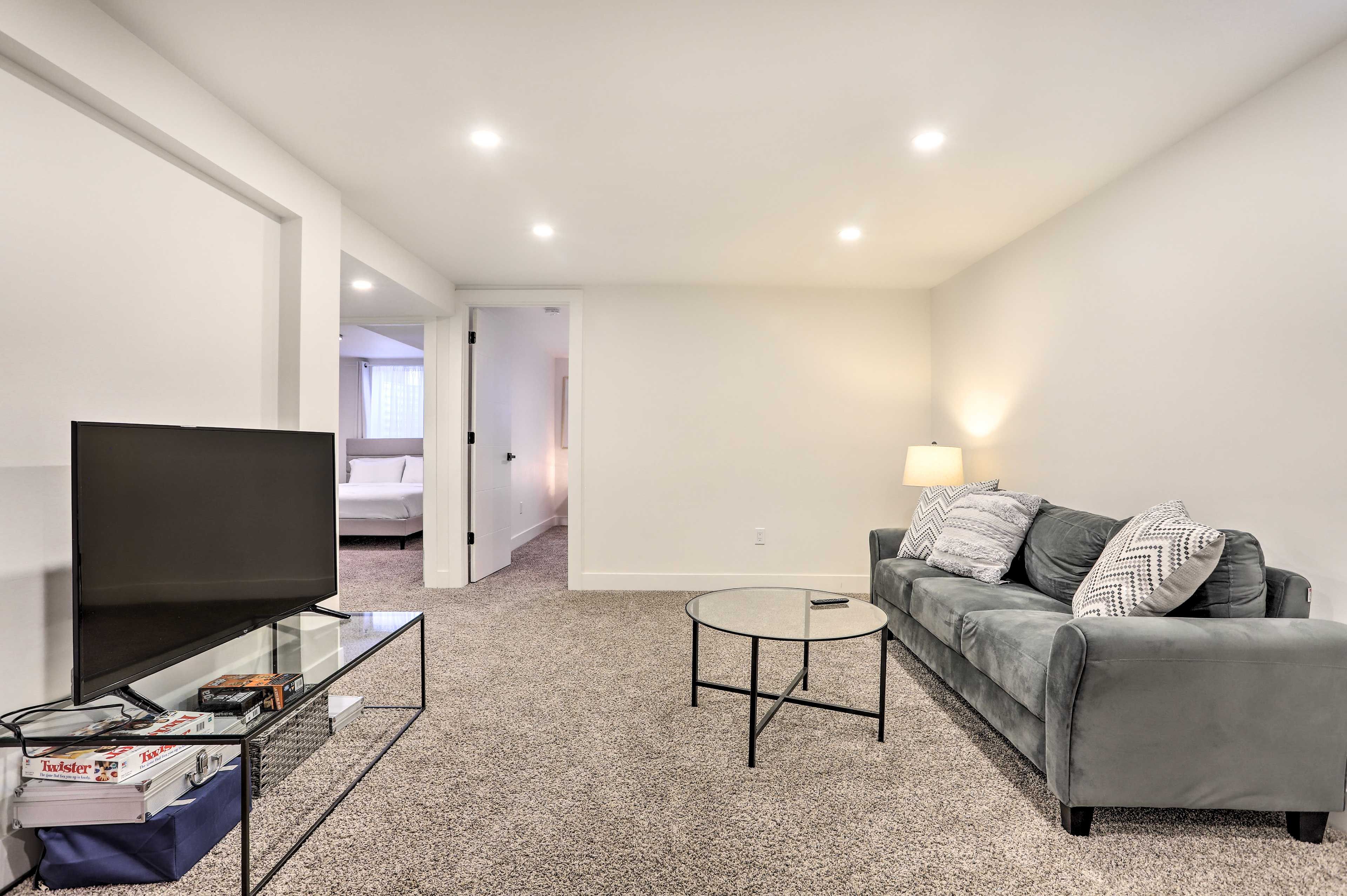 Downstairs Living Room | Smart TV | Board Games