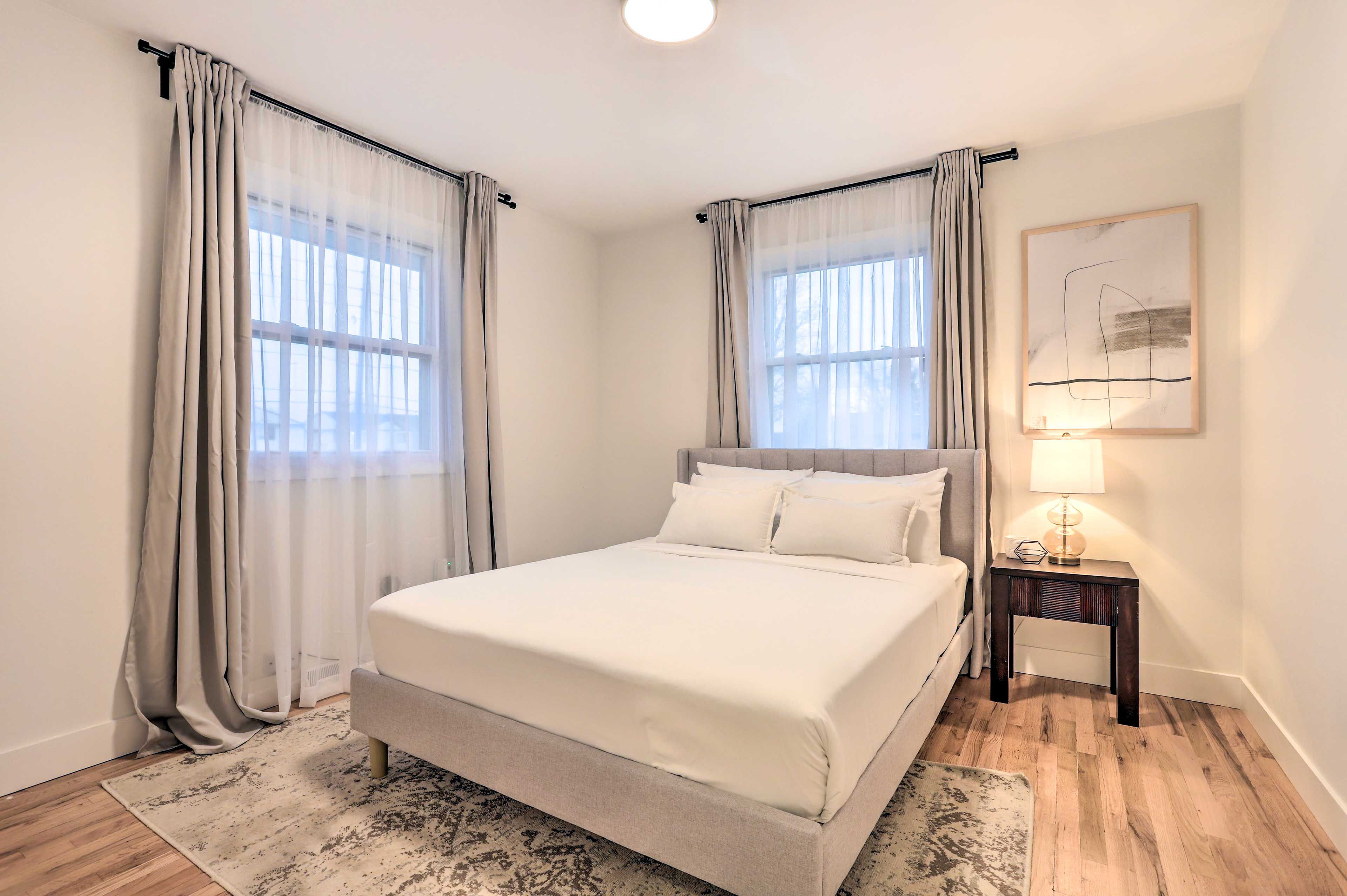 Bedroom 2 | Queen Bed | Main Floor