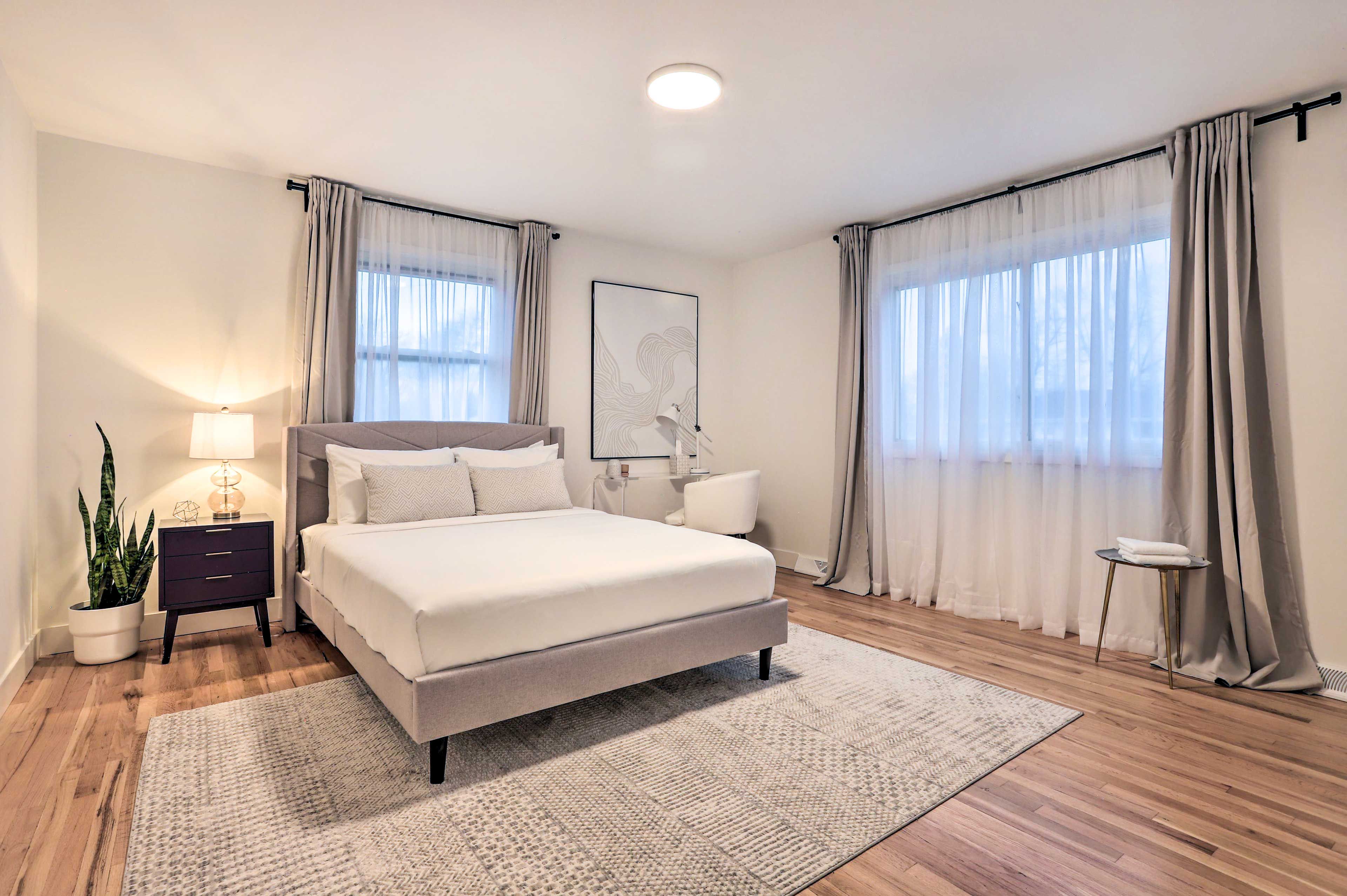 Bedroom 1 | Queen Bed | Main Floor