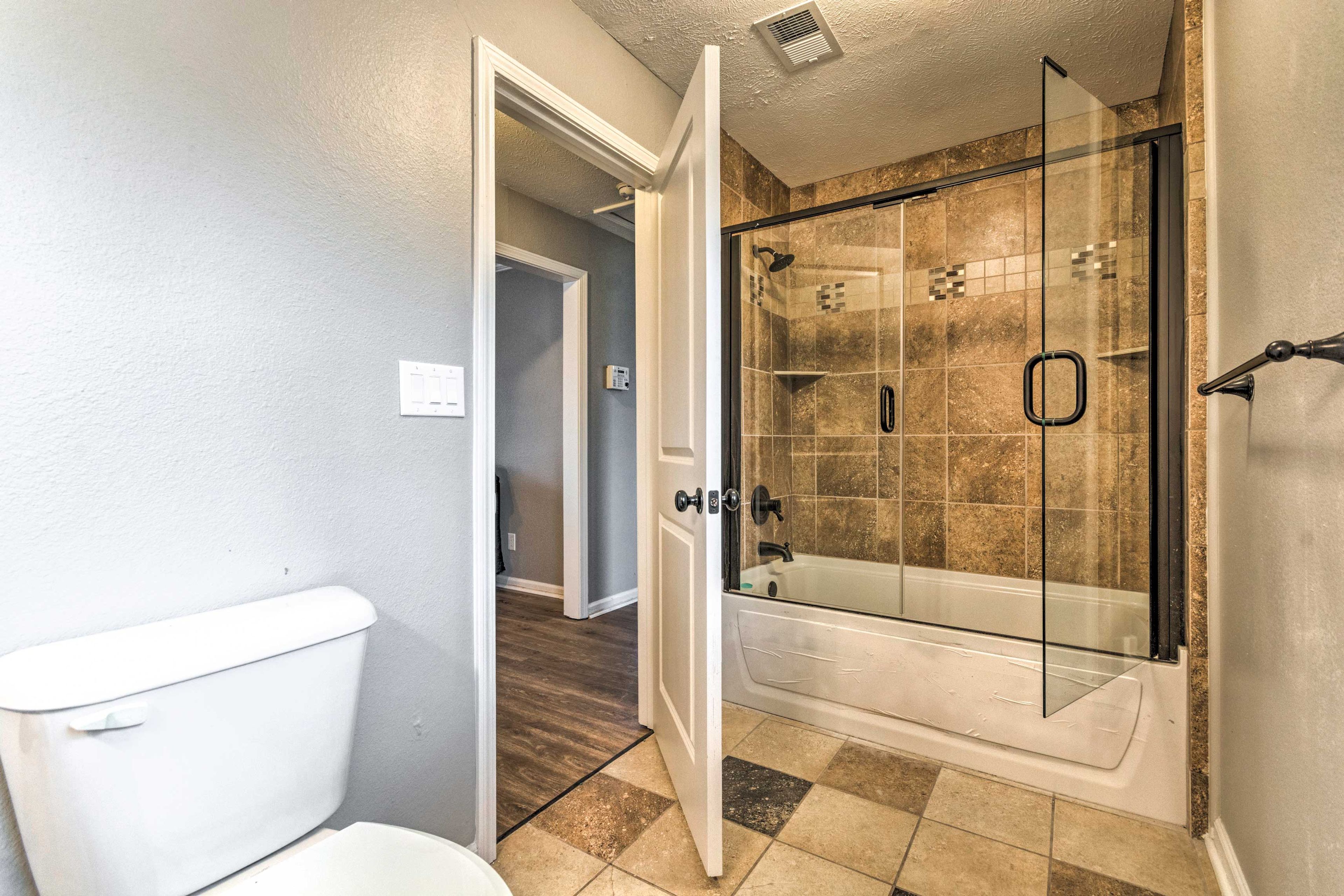 Full Bath | Complimentary Toiletries