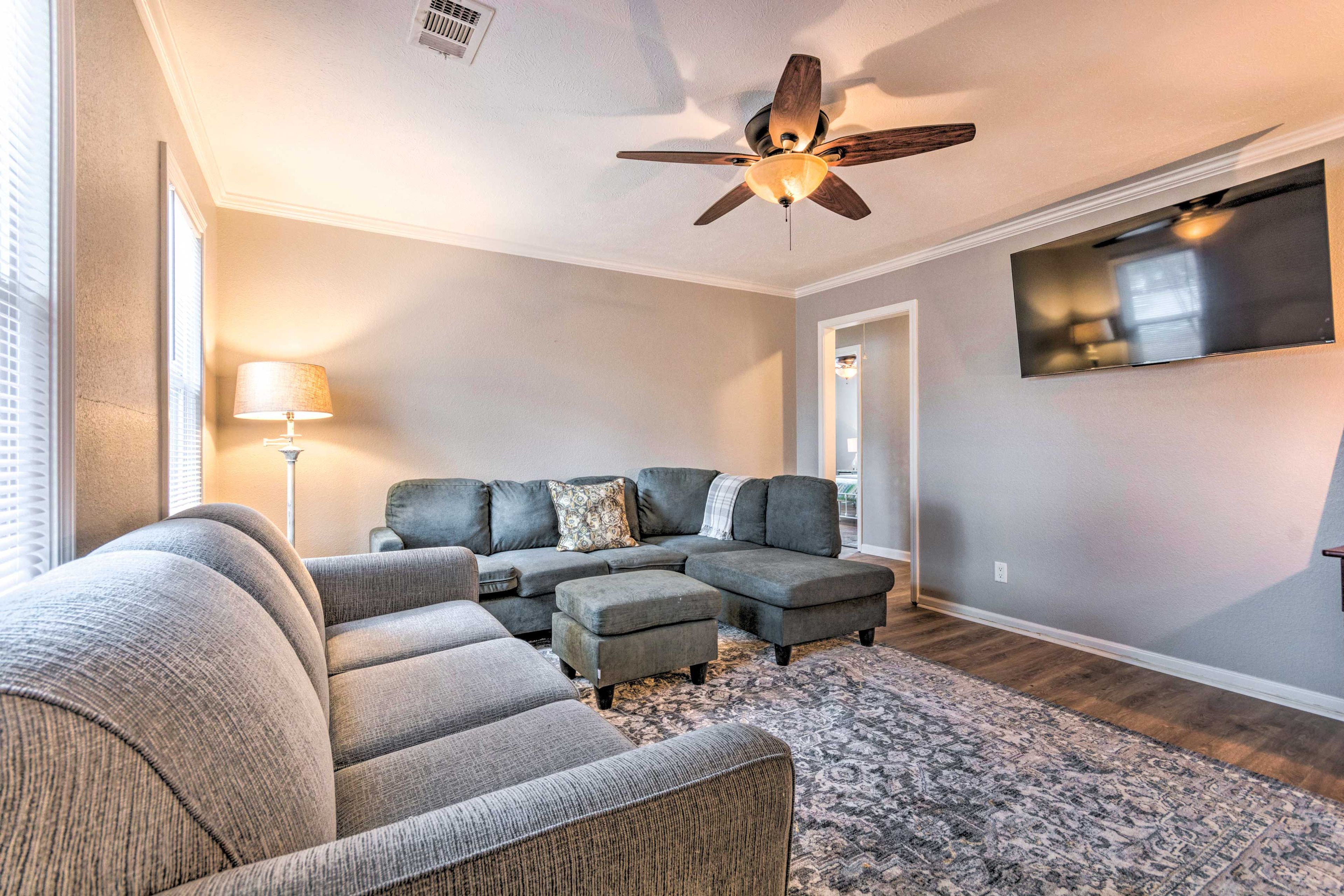 Living Room | Smart TV | Free WiFi | Books | Full Sleeper Sofa