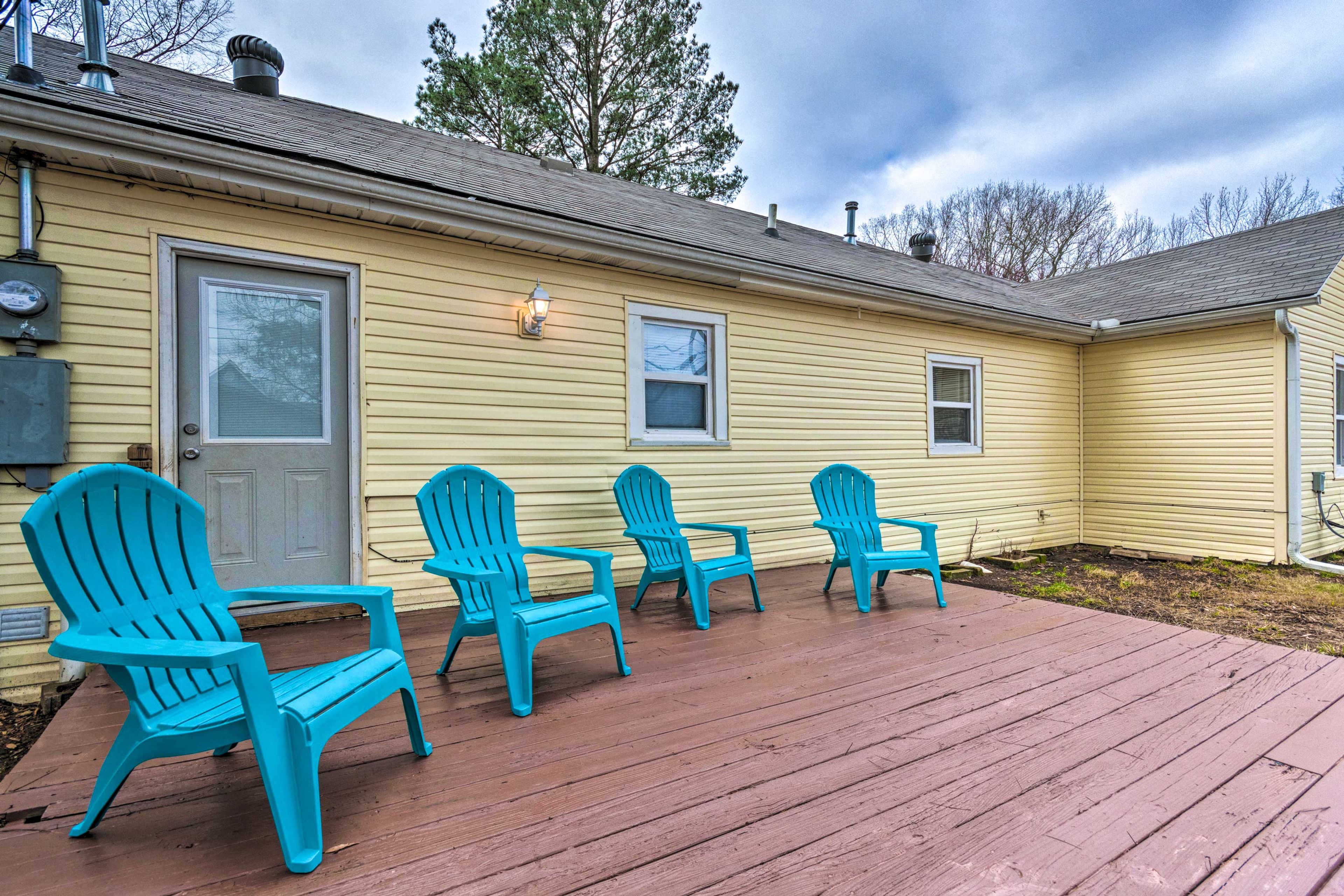Deck | Fenced-In Yard