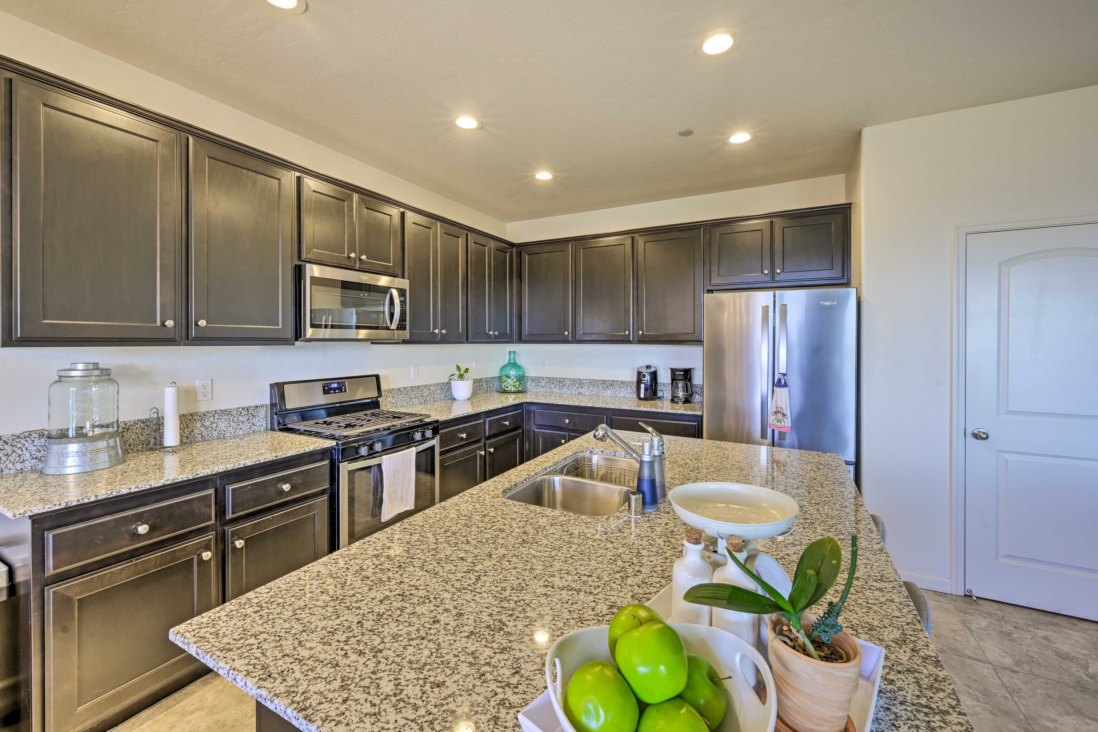 Kitchen | Equipped w/ Cooking Basics
