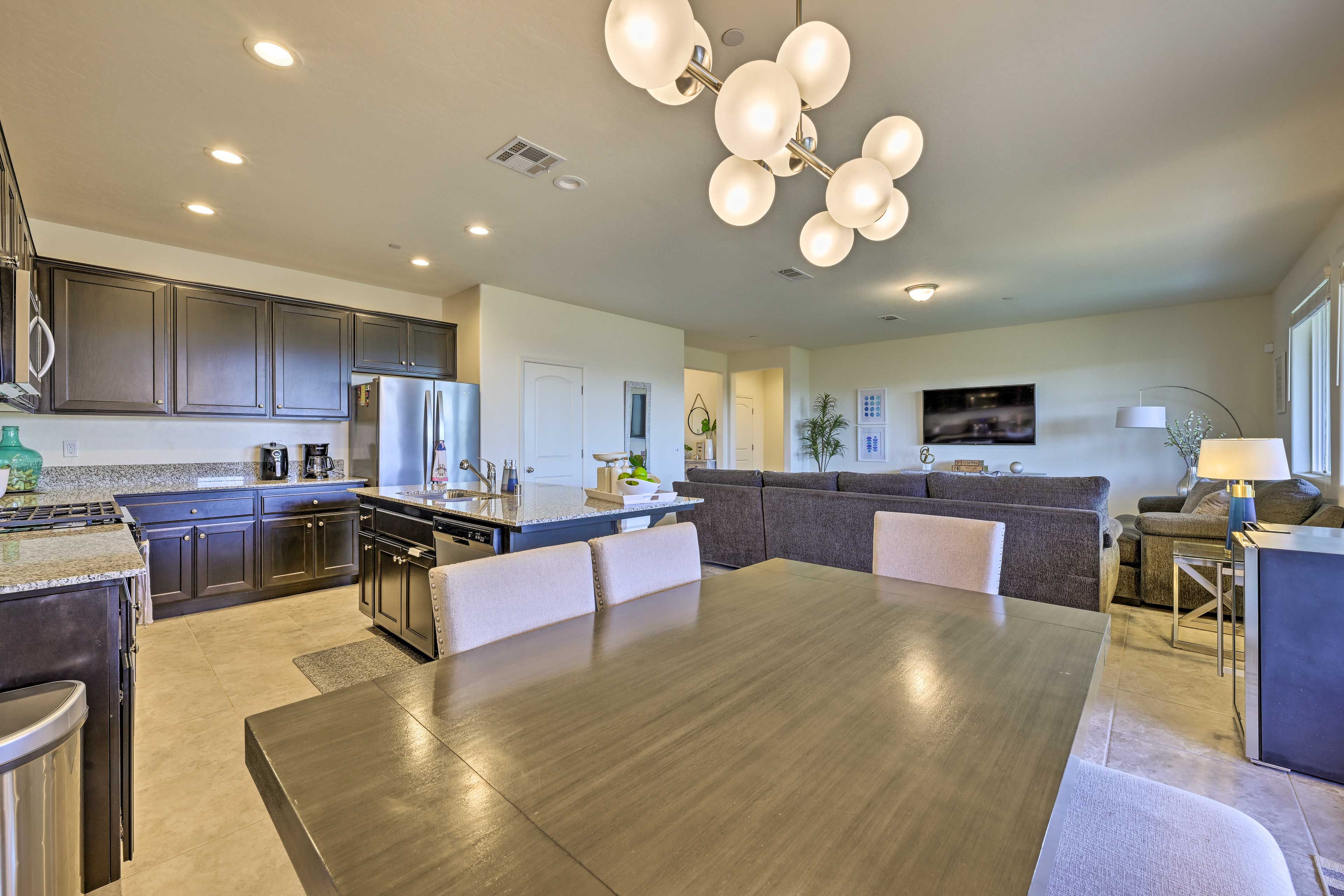 Dining Area | Dishware & Flatware Provided
