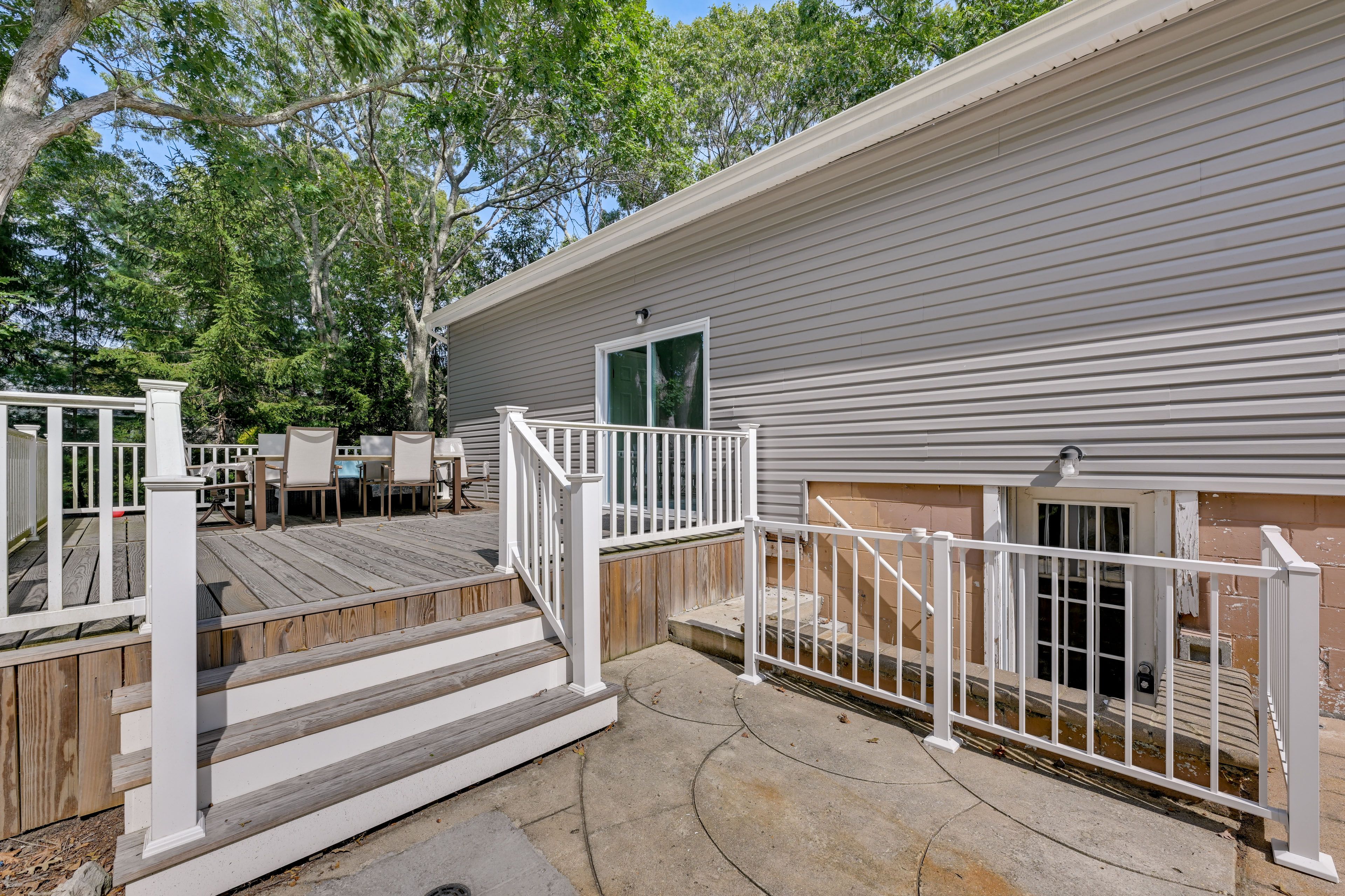Deck | Dining Area