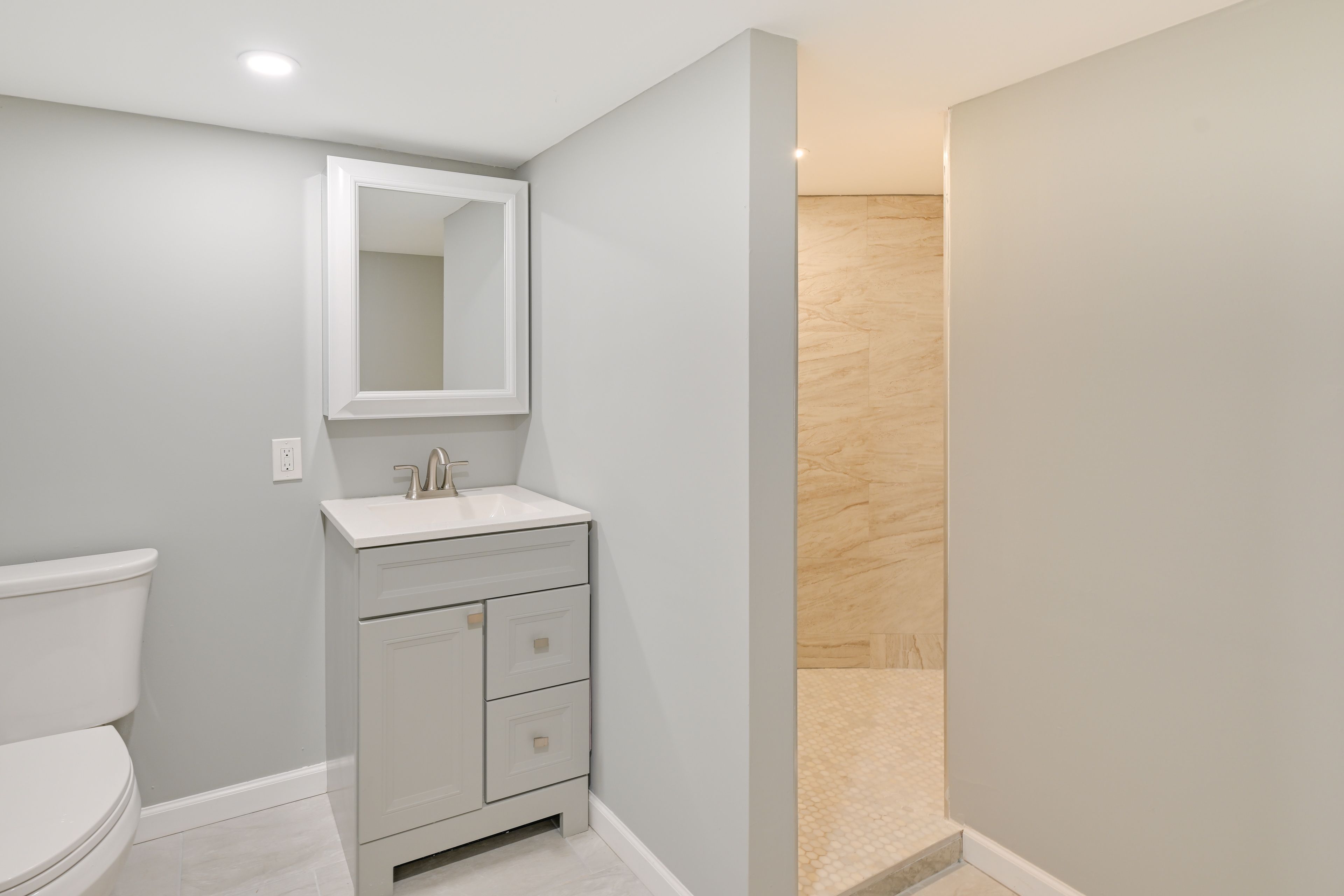 Full Bathroom | Towels Provided