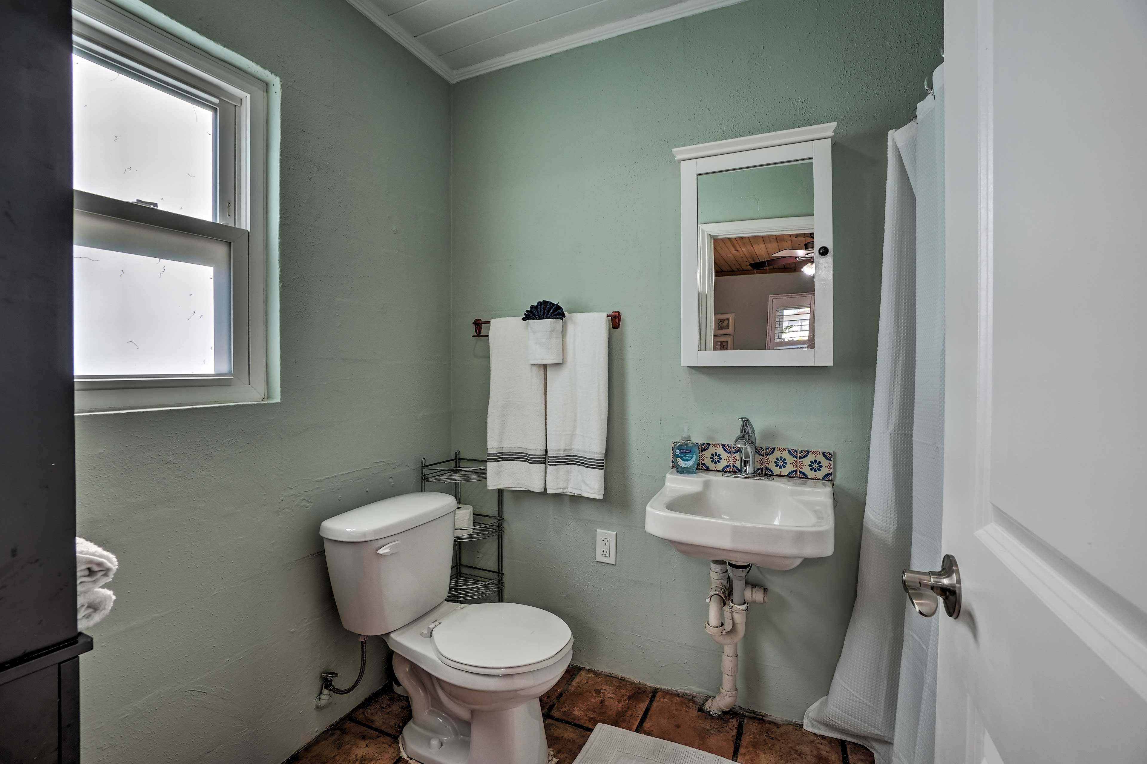 En-Suite Bathroom | Complimentary Toiletries
