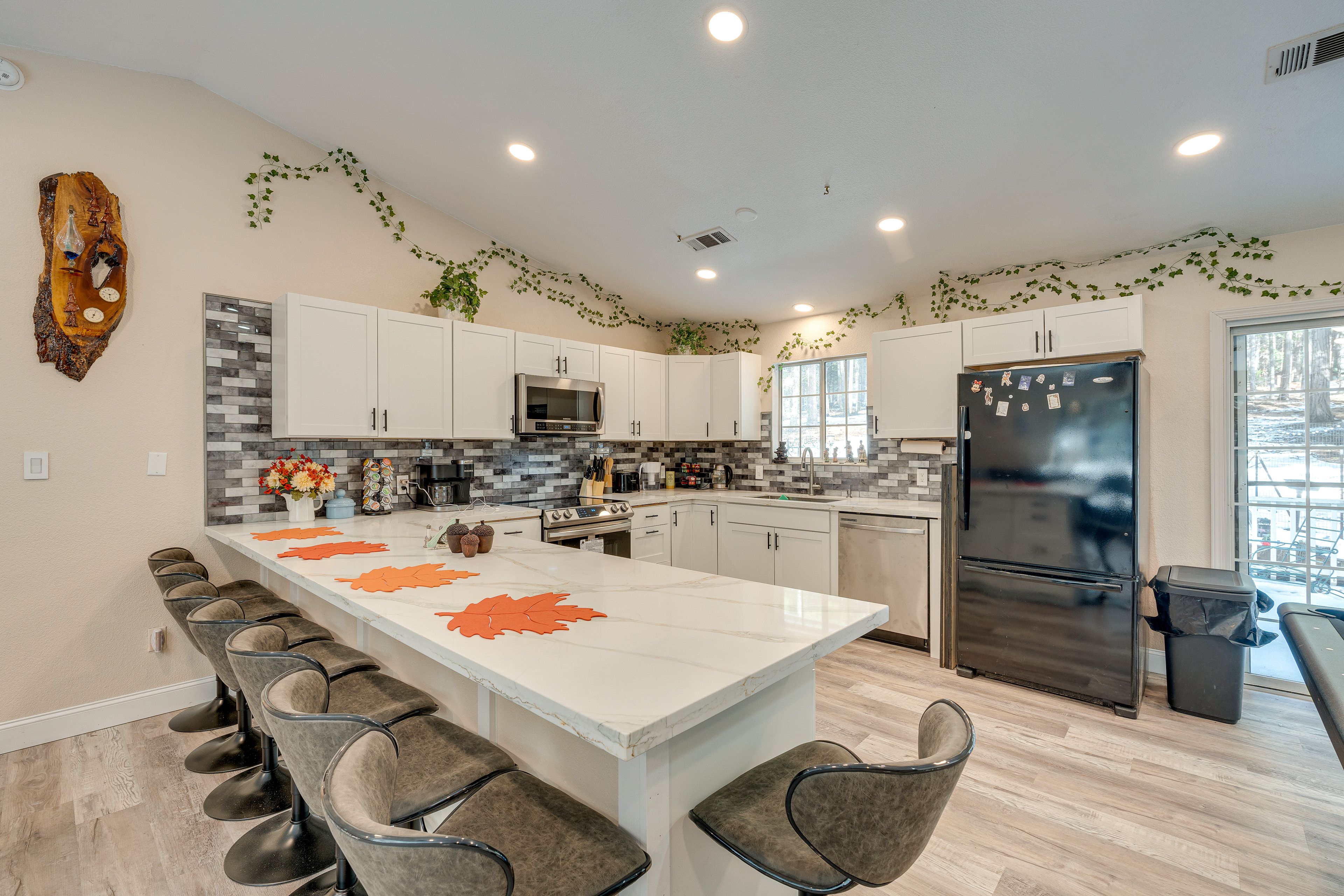 Kitchen | Cooking Basics | Coffee Maker | Paper Towels/Trash Bags Provided