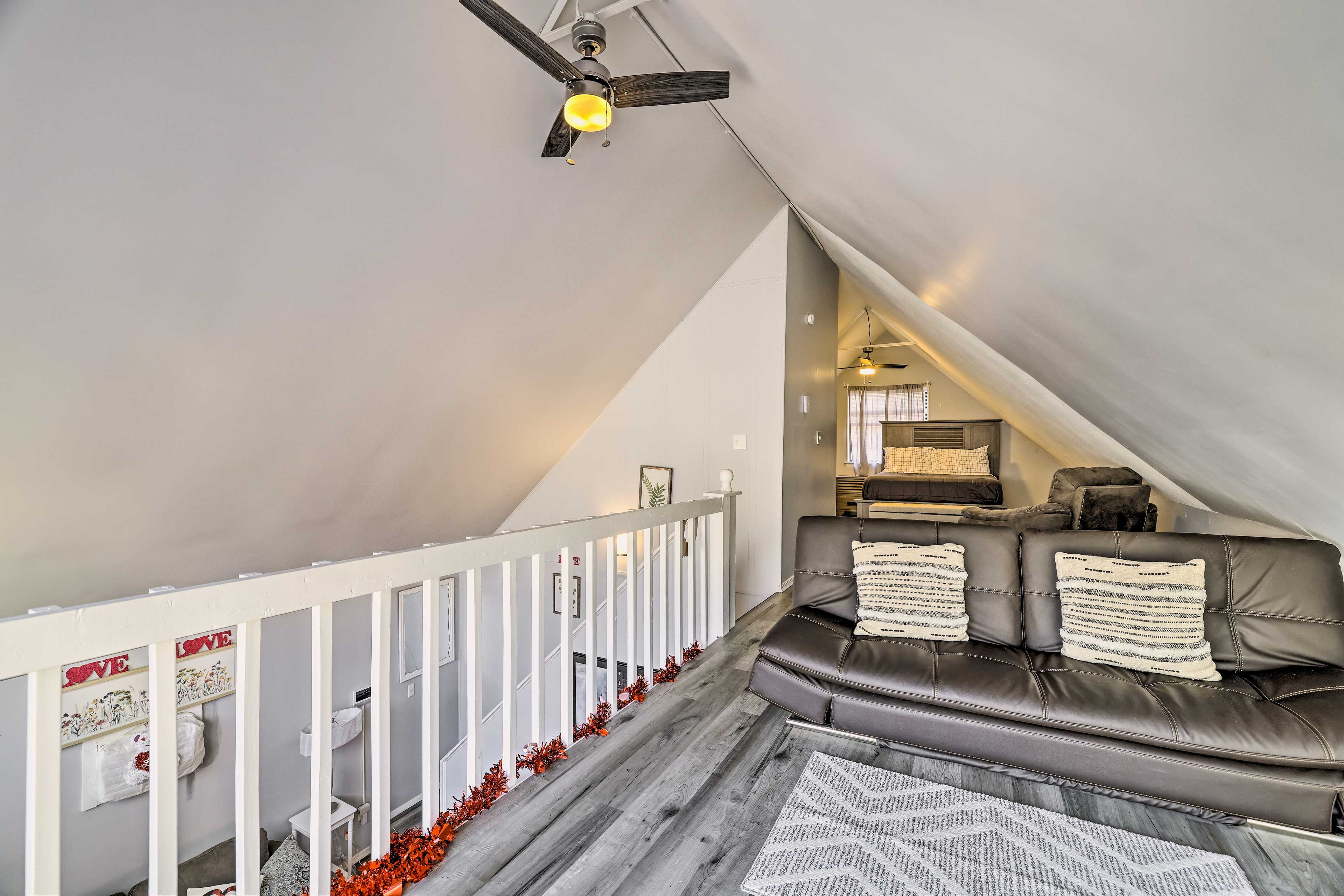 Loft | Queen Bed | Futon | 2nd Floor