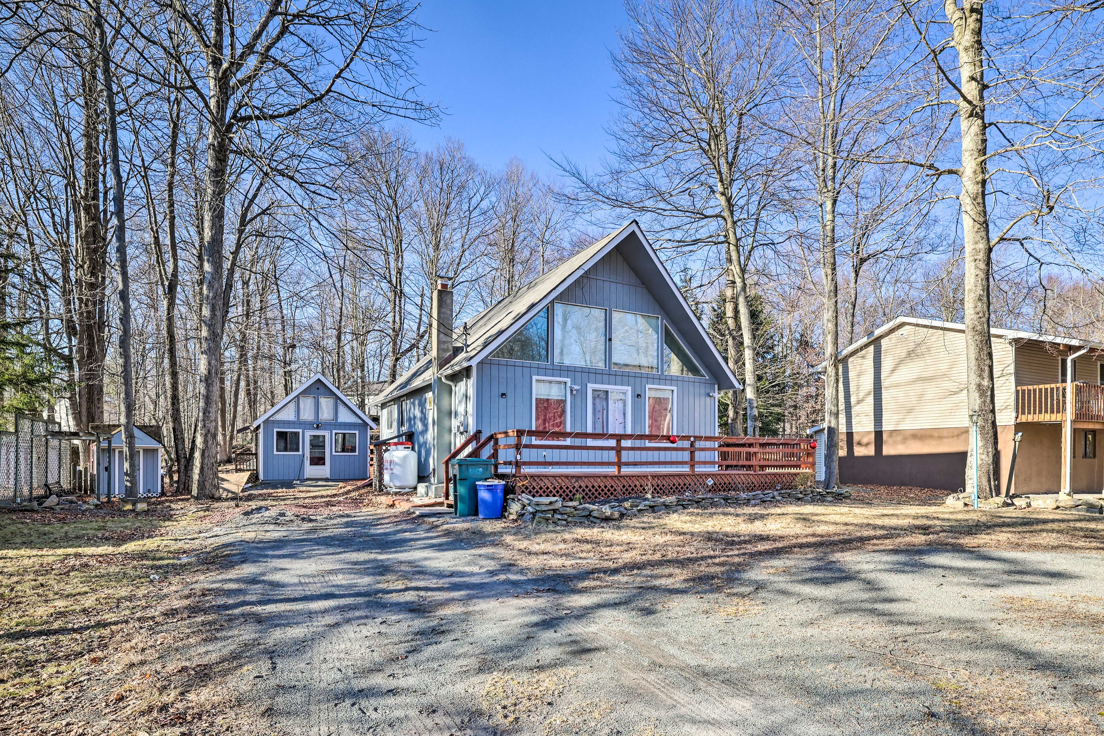 Parking | Gravel Driveway (3 Vehicles)