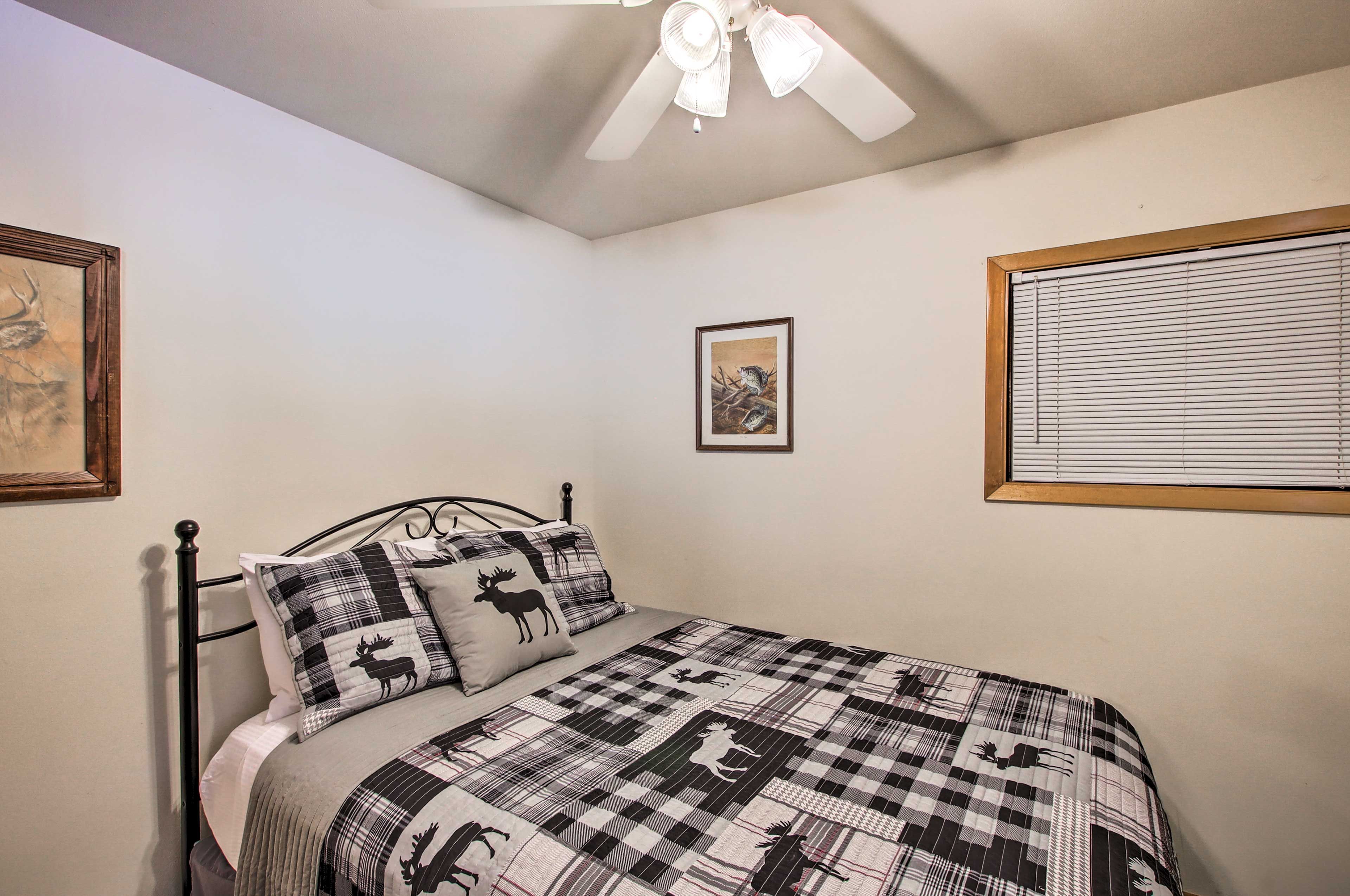 Bedroom 1 | Queen Bed | Linens Provided