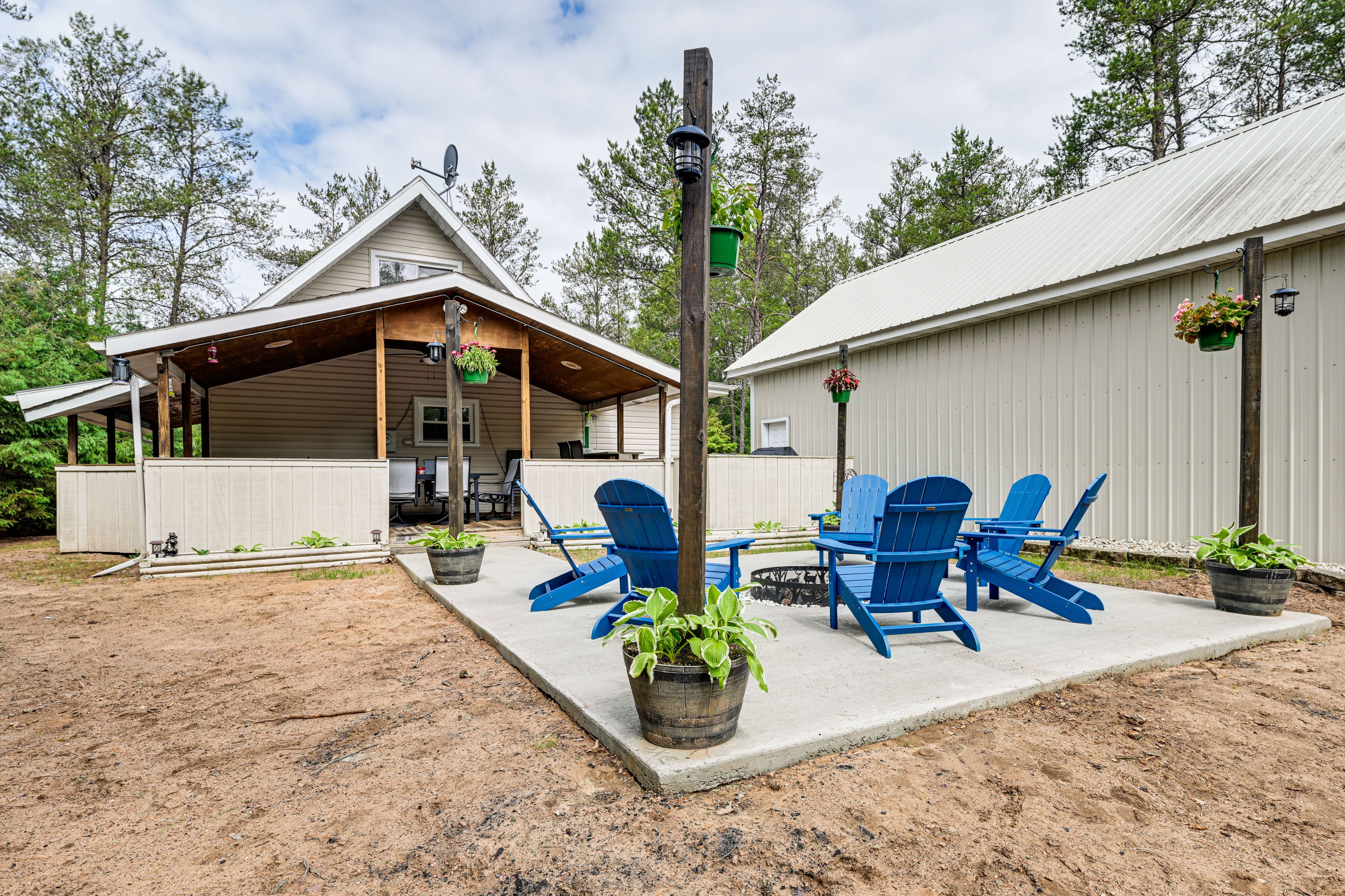 Fire Pit w/ Seating