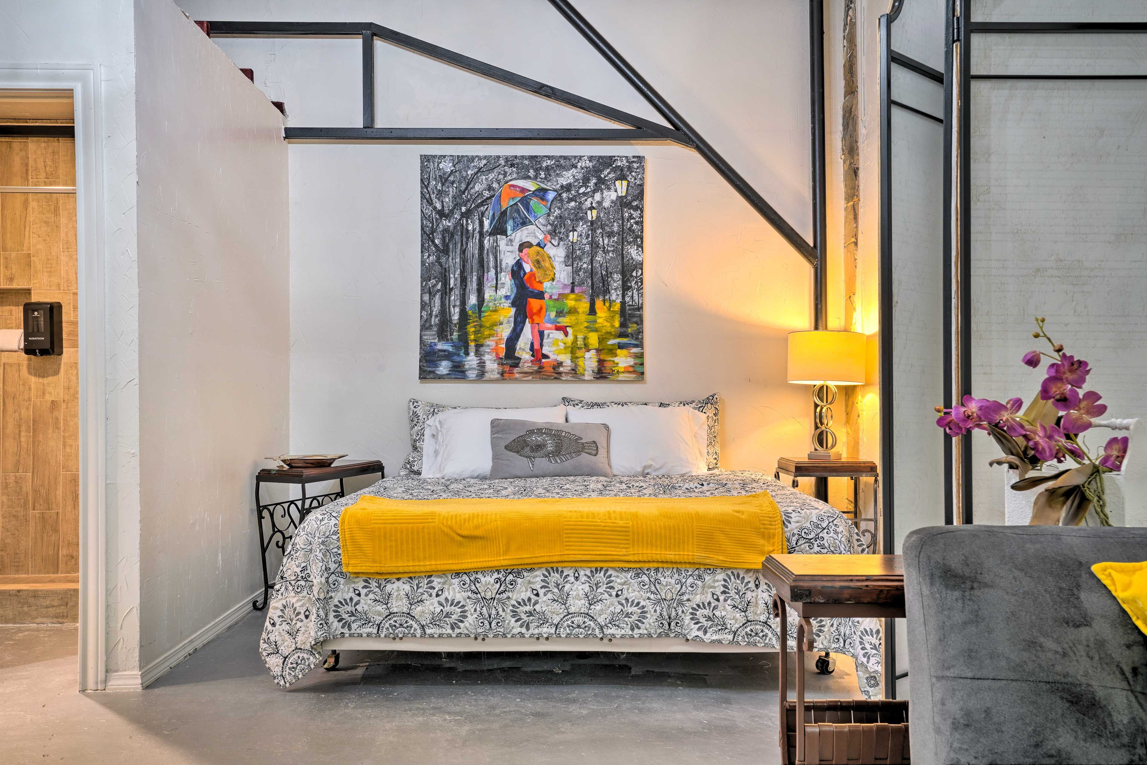 Sleeping Accommodation | King Bed | Linens Provided