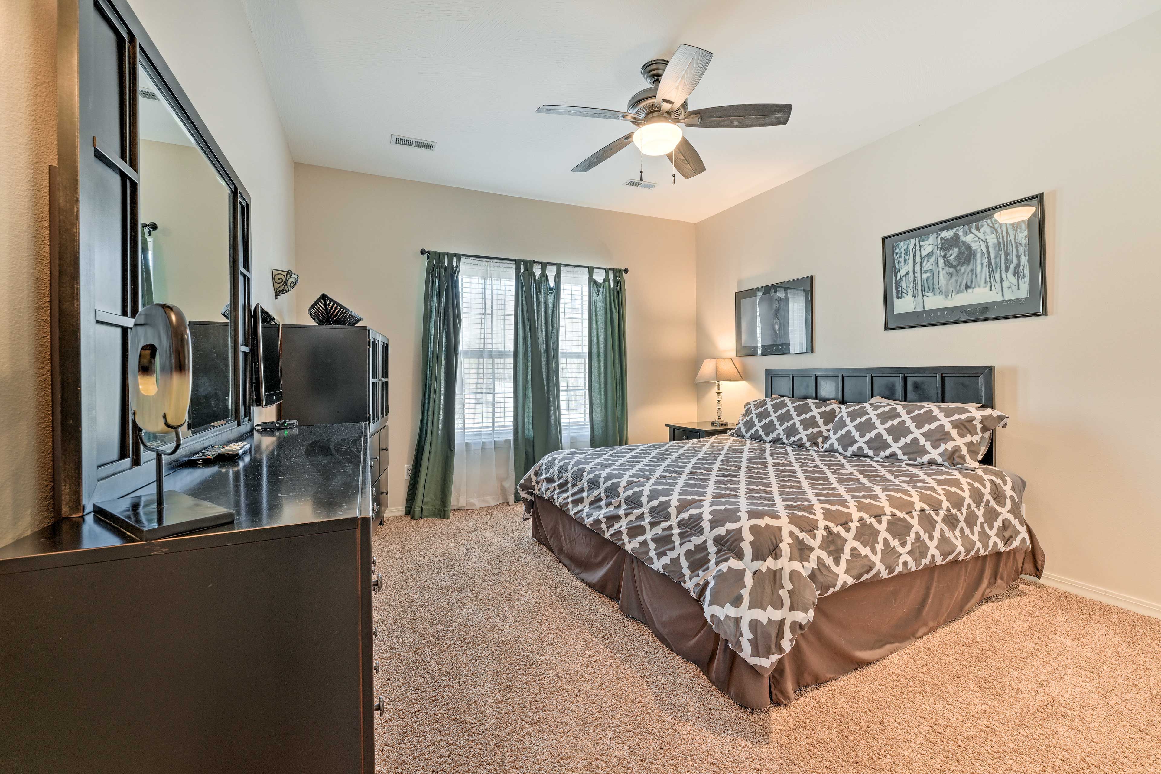 Bedroom 3 | Queen Bed