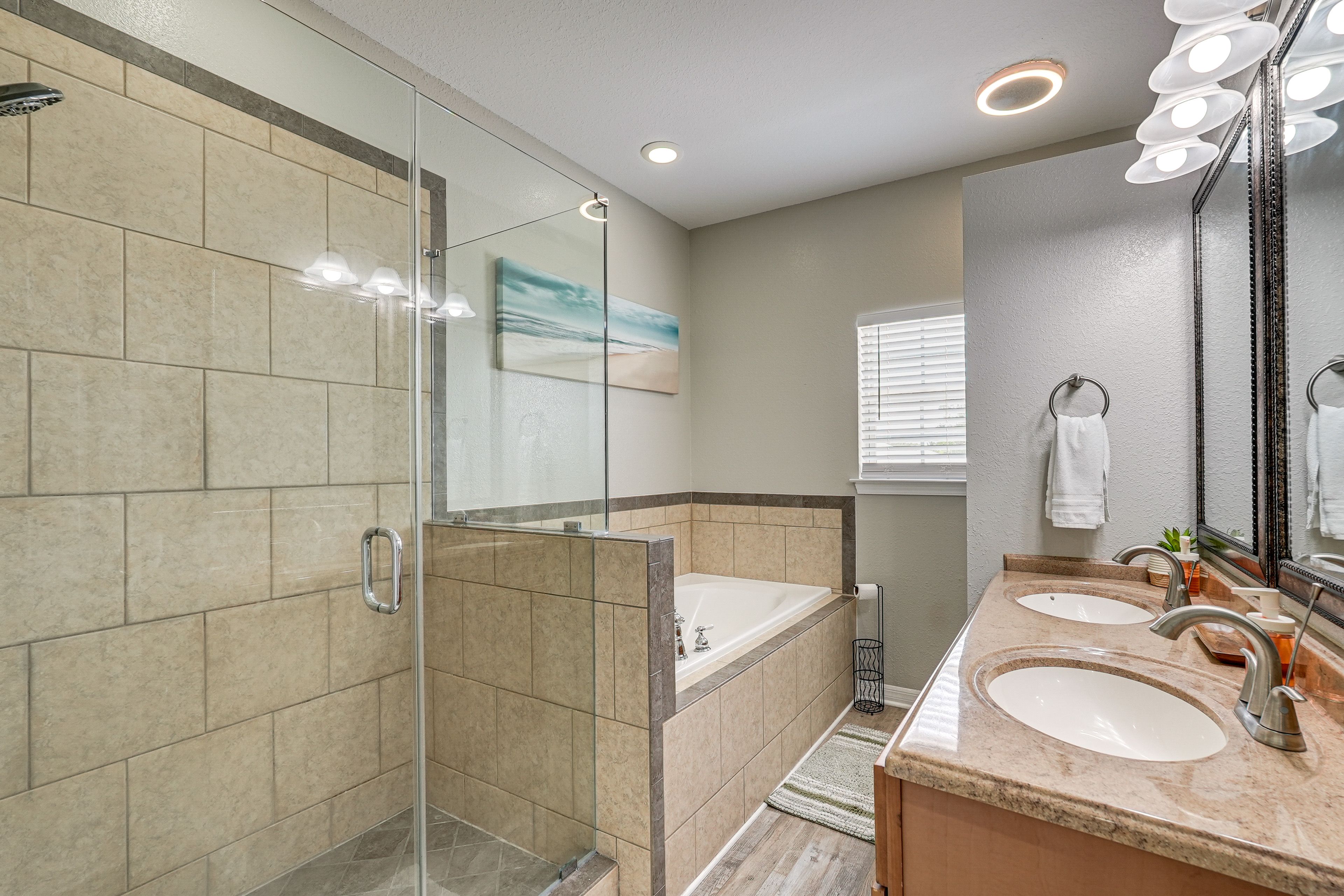 En-Suite Bathroom | 2nd Floor | Towels Provided