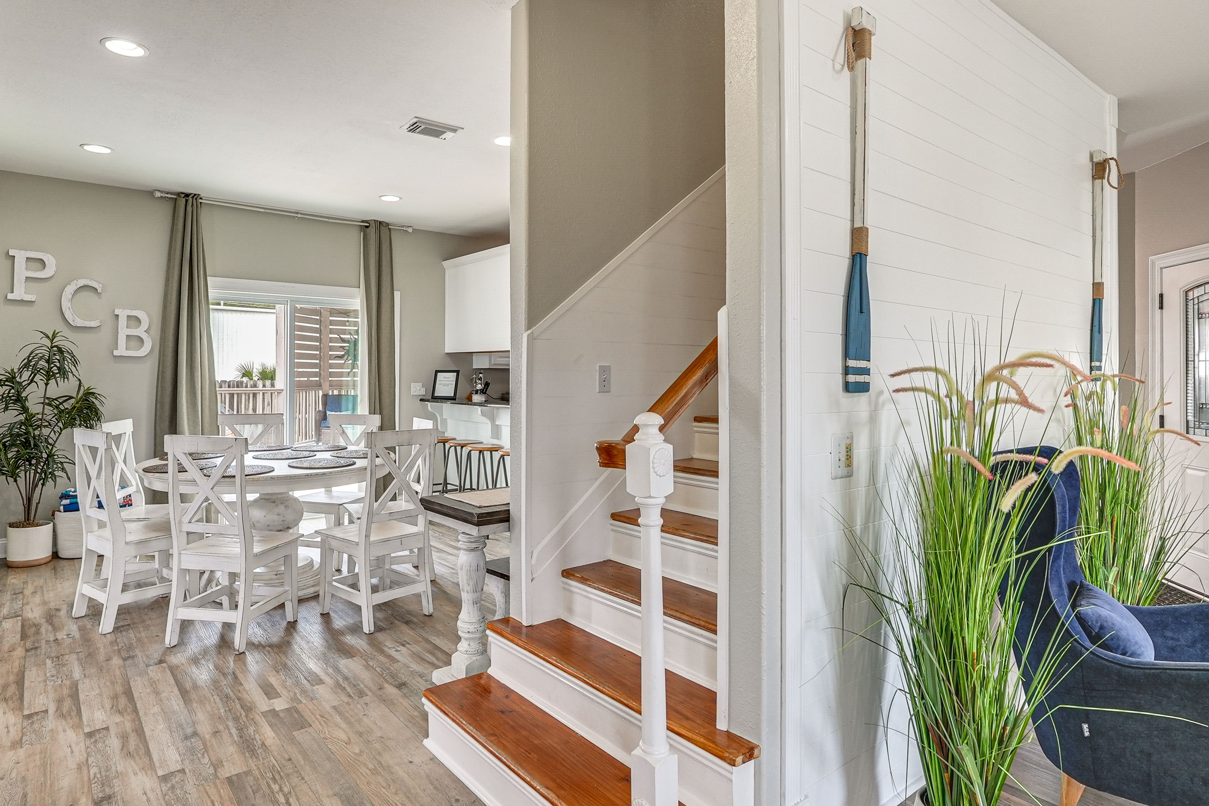 Stairs to 2nd Floor