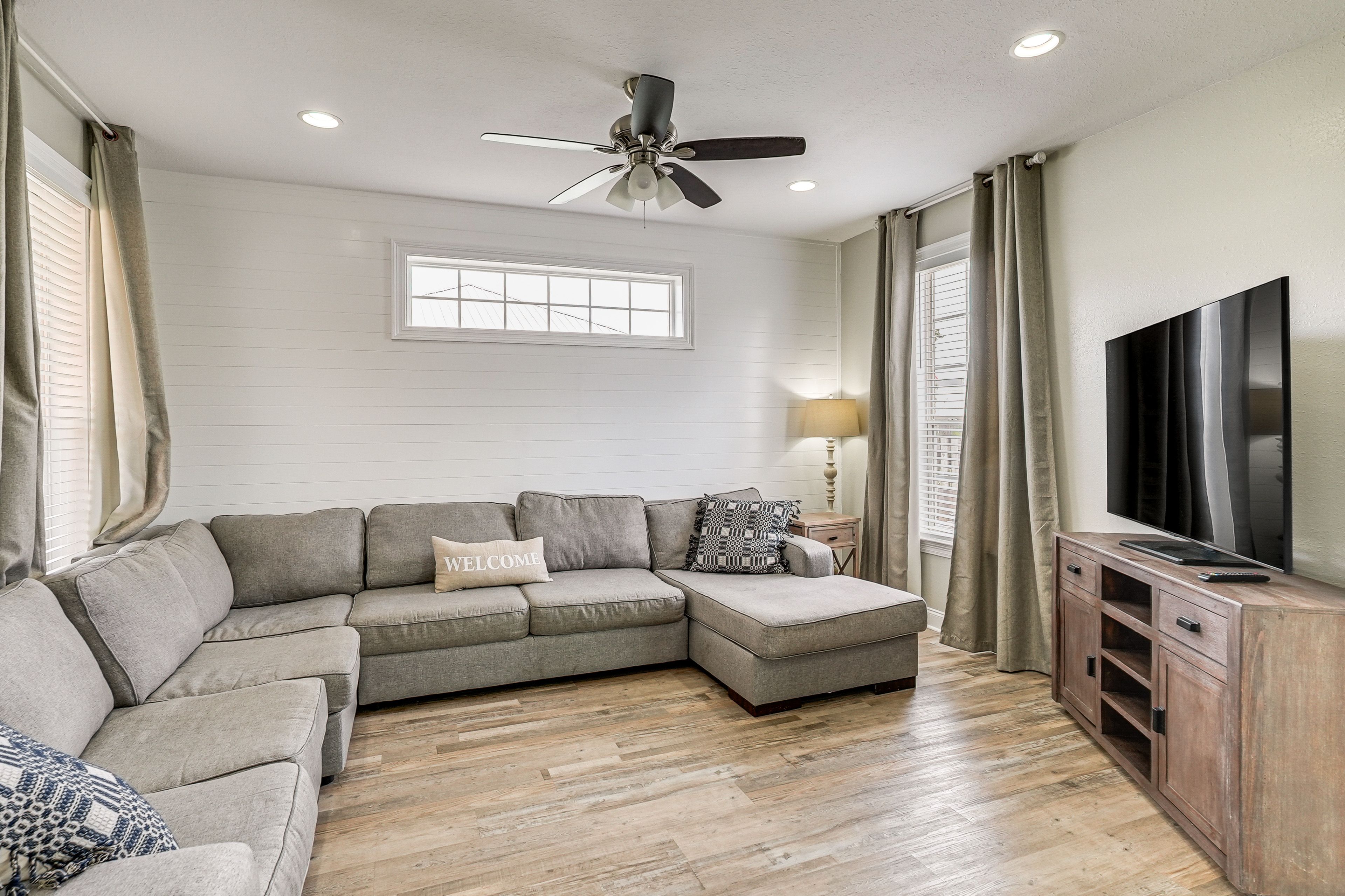 Den | 1st Floor | Smart TV