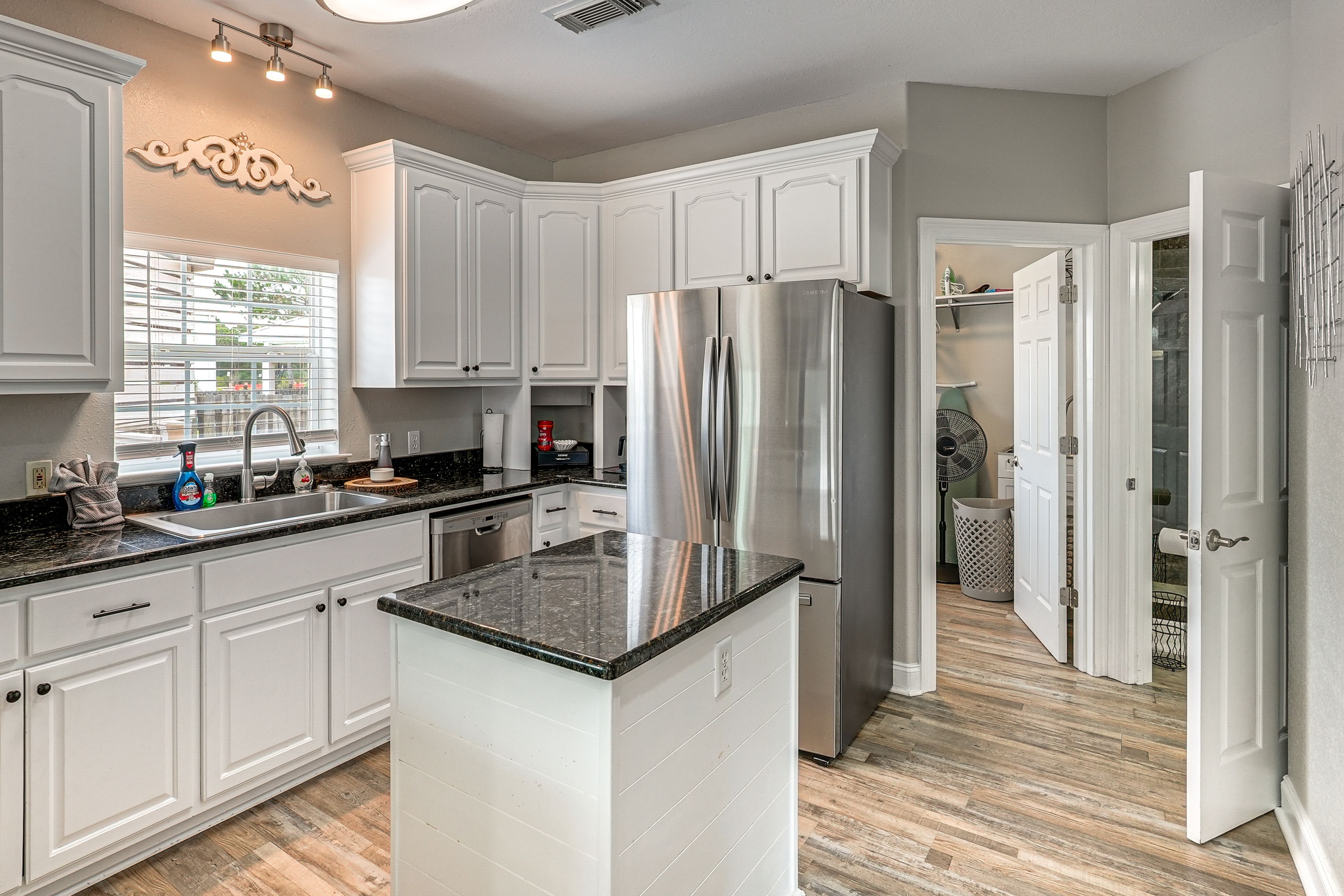 Kitchen | 1st Floor | Dishwasher | Dual Drip/Single-Serve Keurig