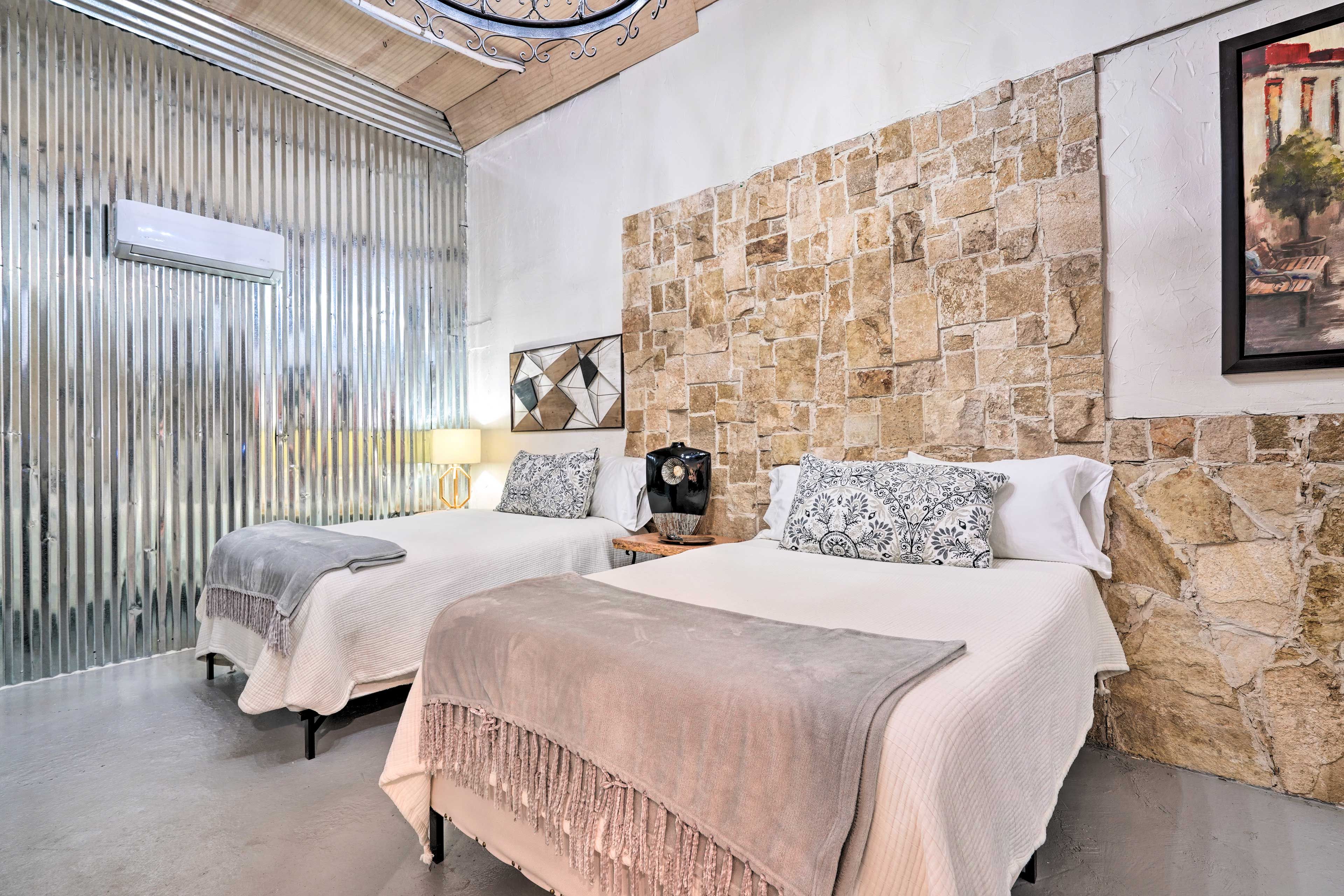Sleeping Accommodations | 2 Queen Beds | Linens Provided