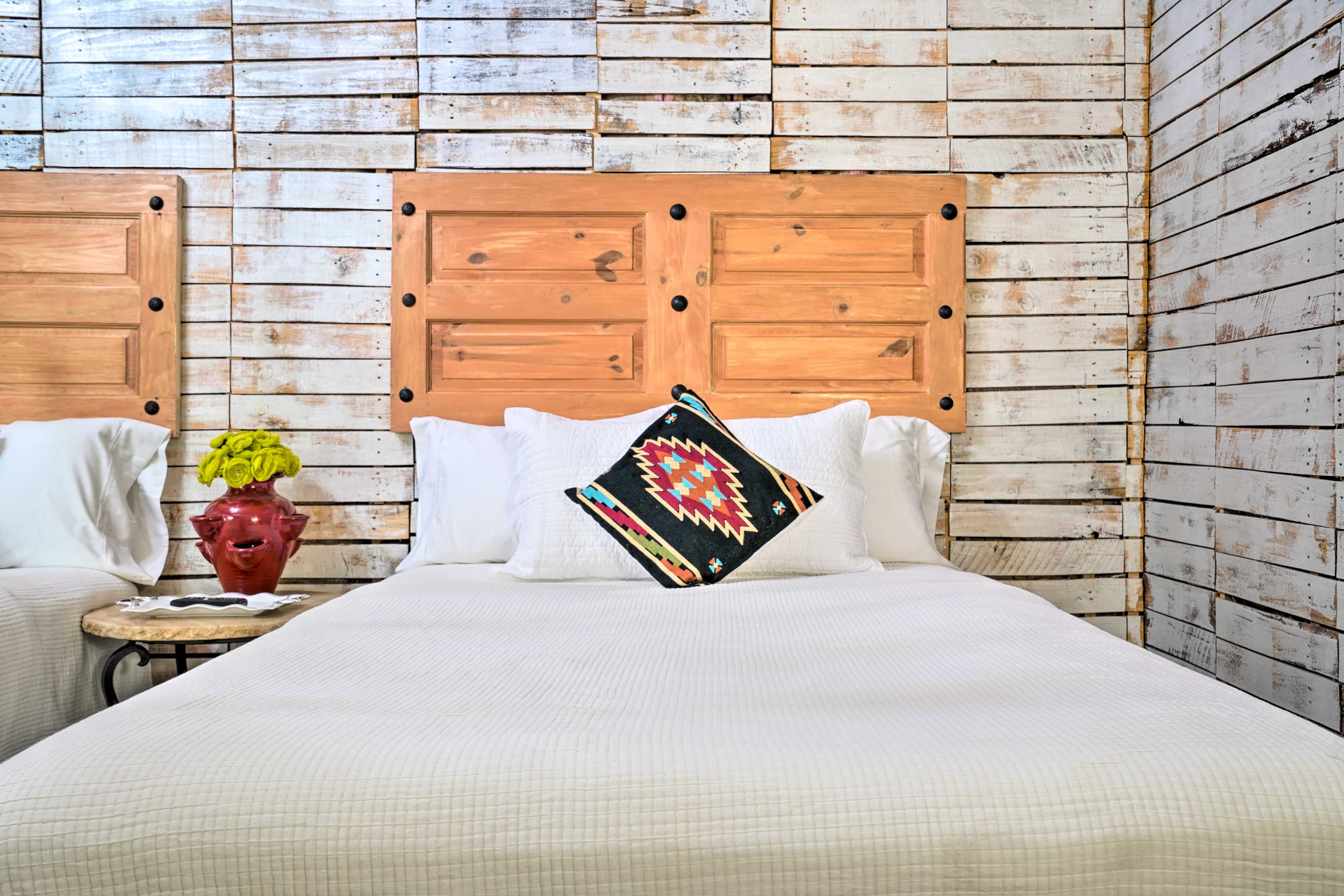 Sleeping Accommodations | 2 Queen Beds | Linens Provided