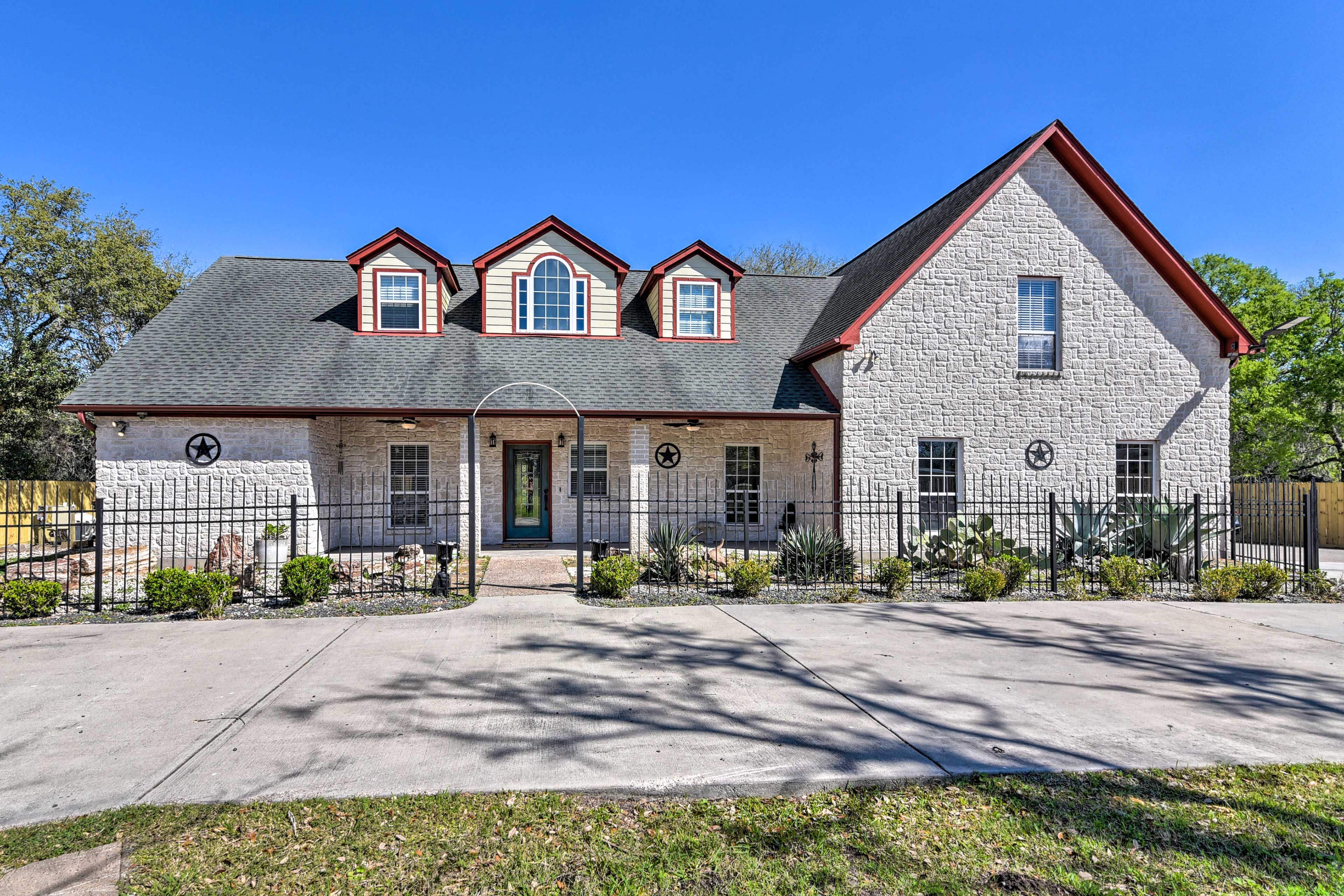 Property Exterior | Garage (4 Vehicles) | Driveway (10 Vehicles)