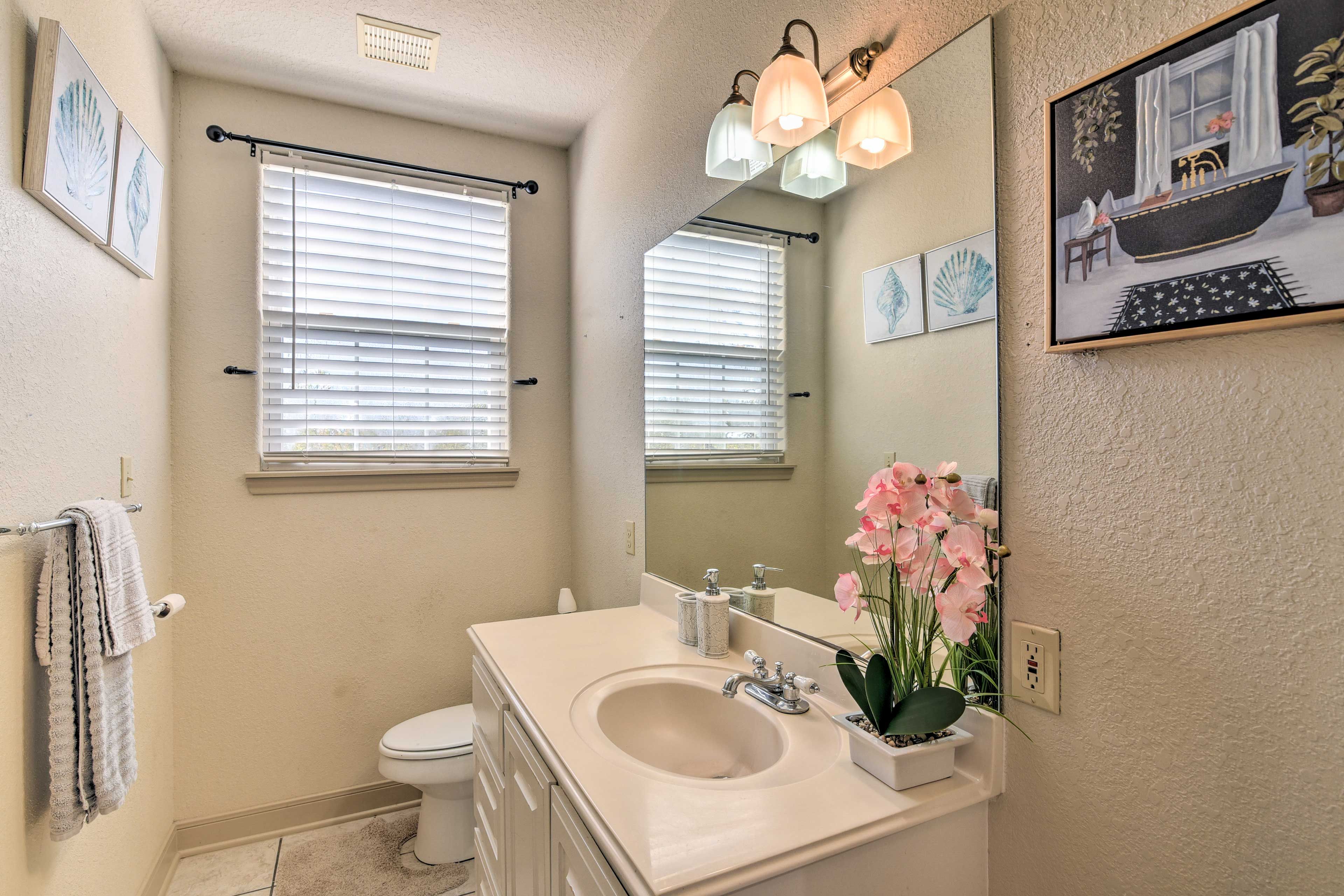 Full Bathroom | 2nd Floor
