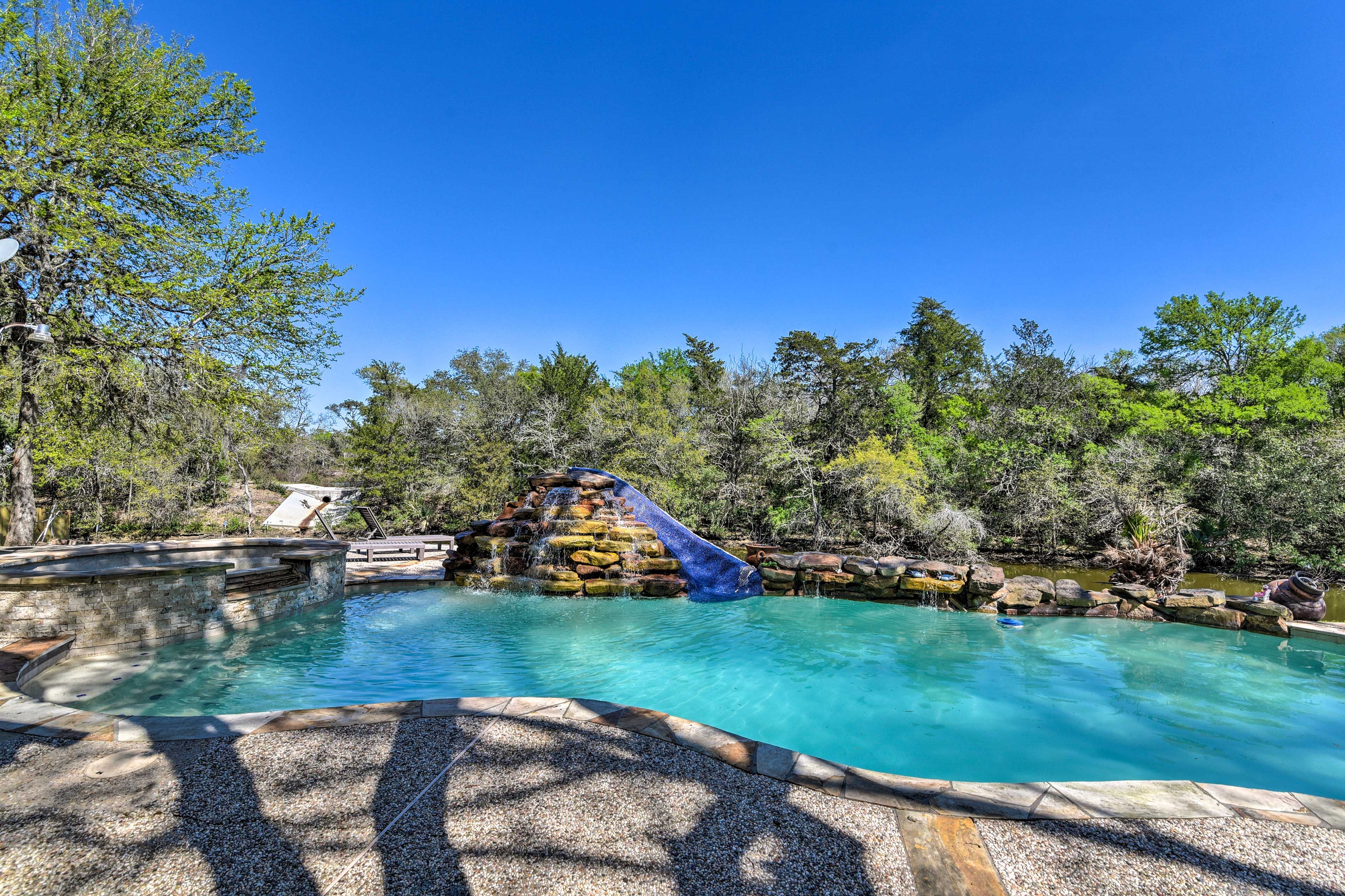 Pool (3'-5') | Hot Tub