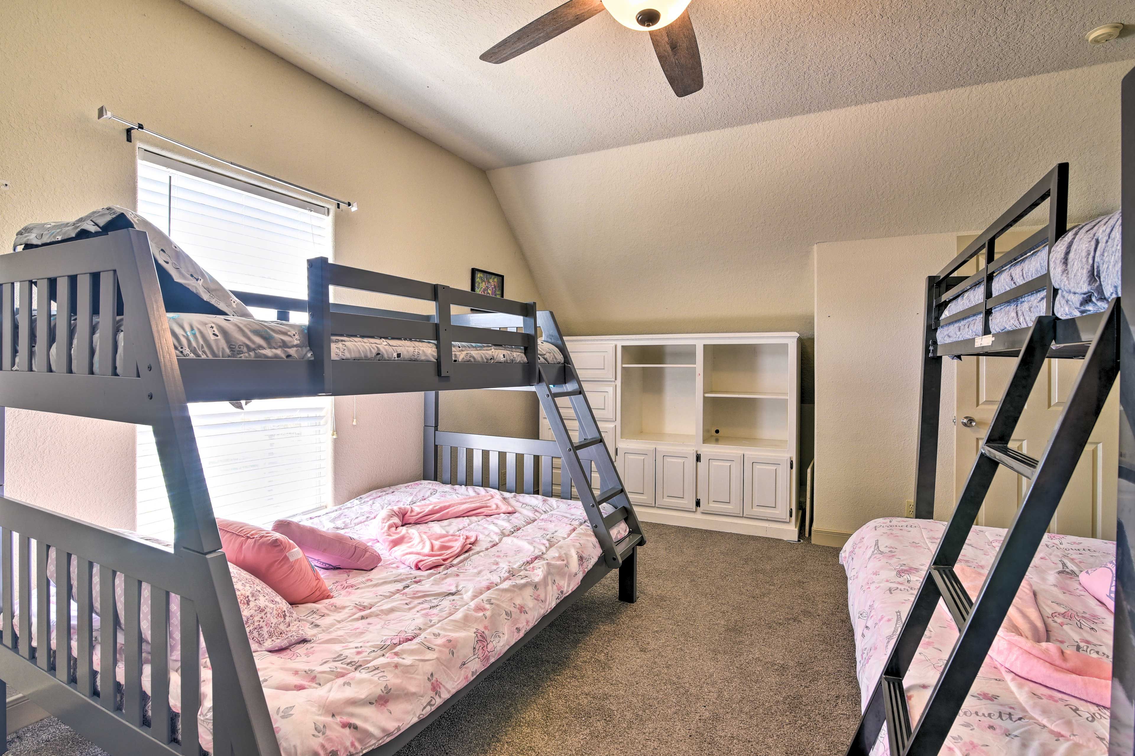 Bedroom 4 | 2 Twin/Full Bunk Beds | 2nd Floor | Smart TV