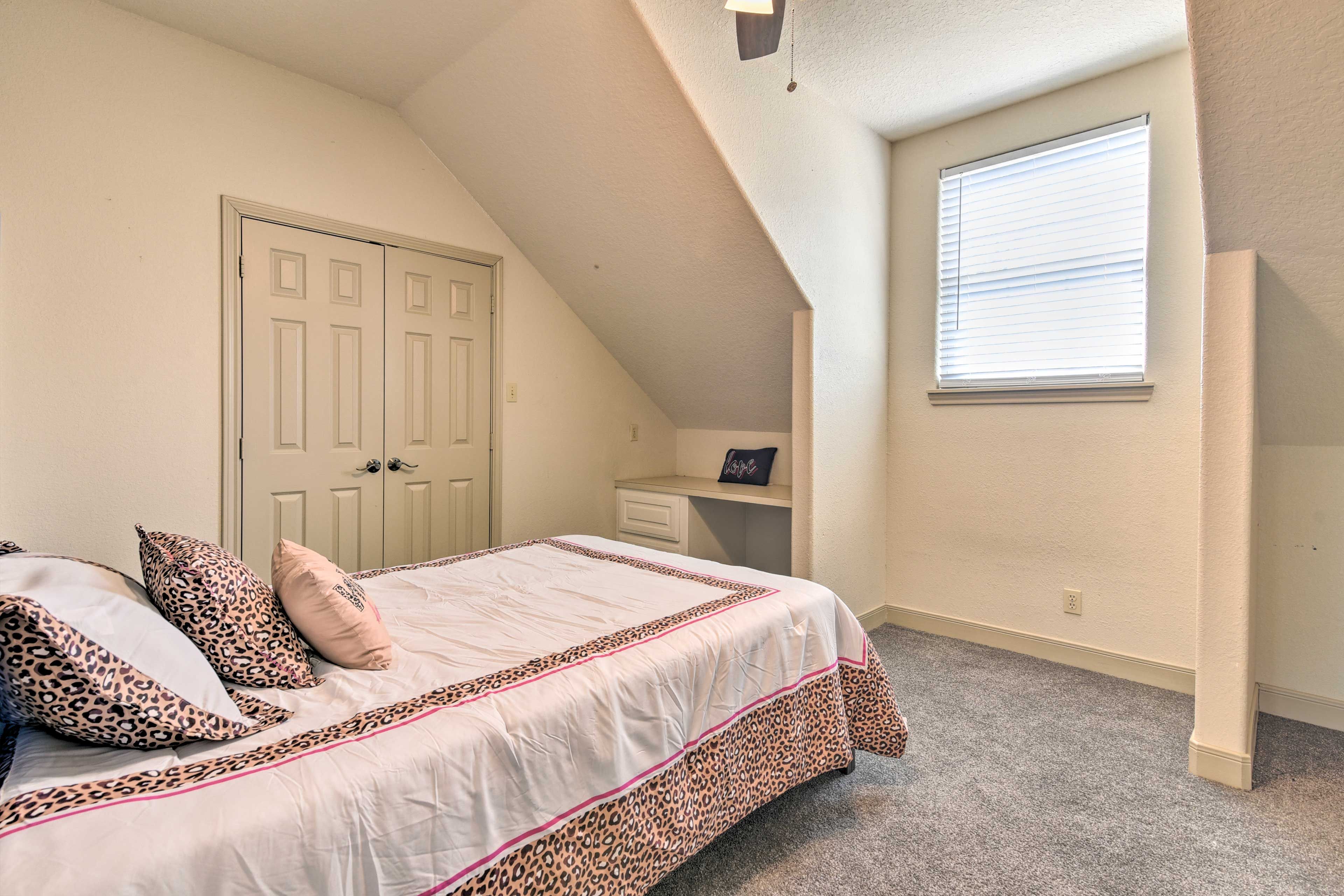 Bedroom 5 | Twin Bed | 2nd Floor