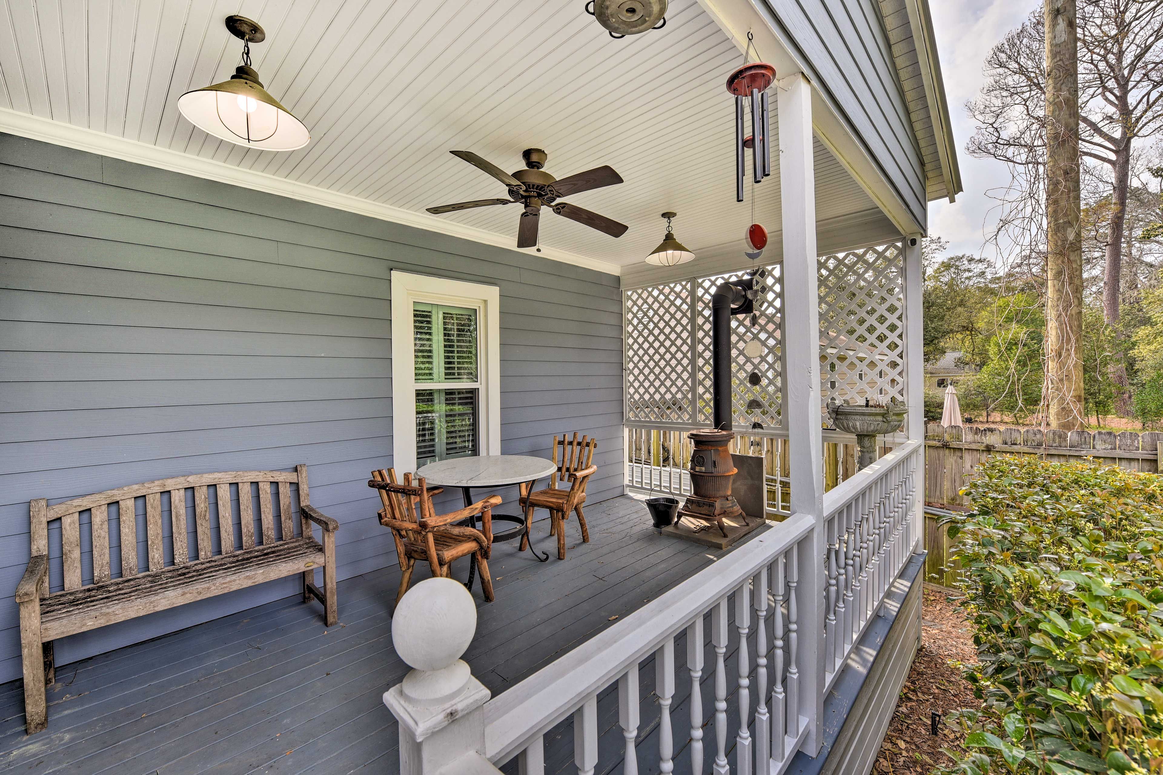 Outdoor Space | Front Porch | Outdoor Dining Area