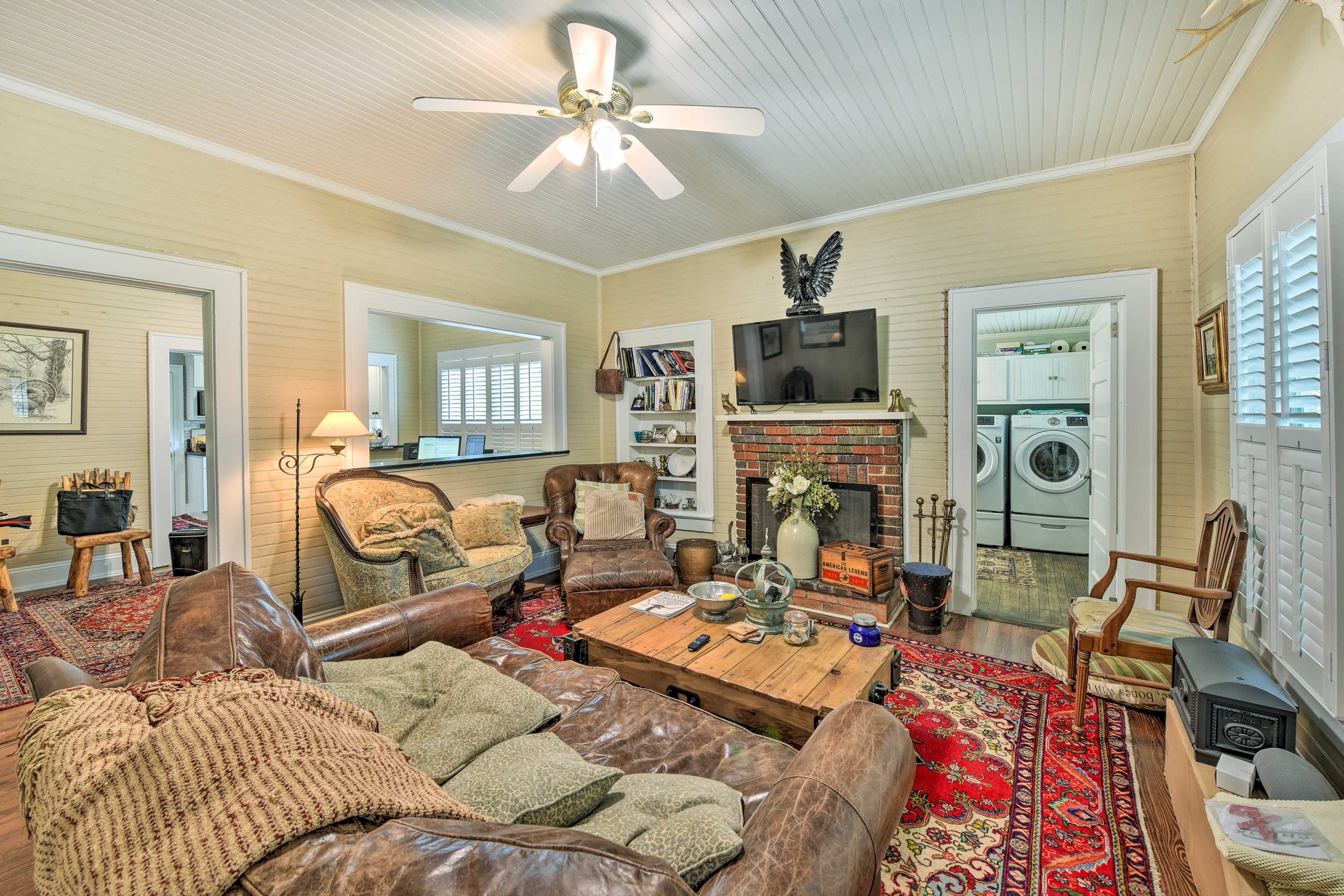 Living Room | Smart TV w/ Cable | Queen Air Mattress