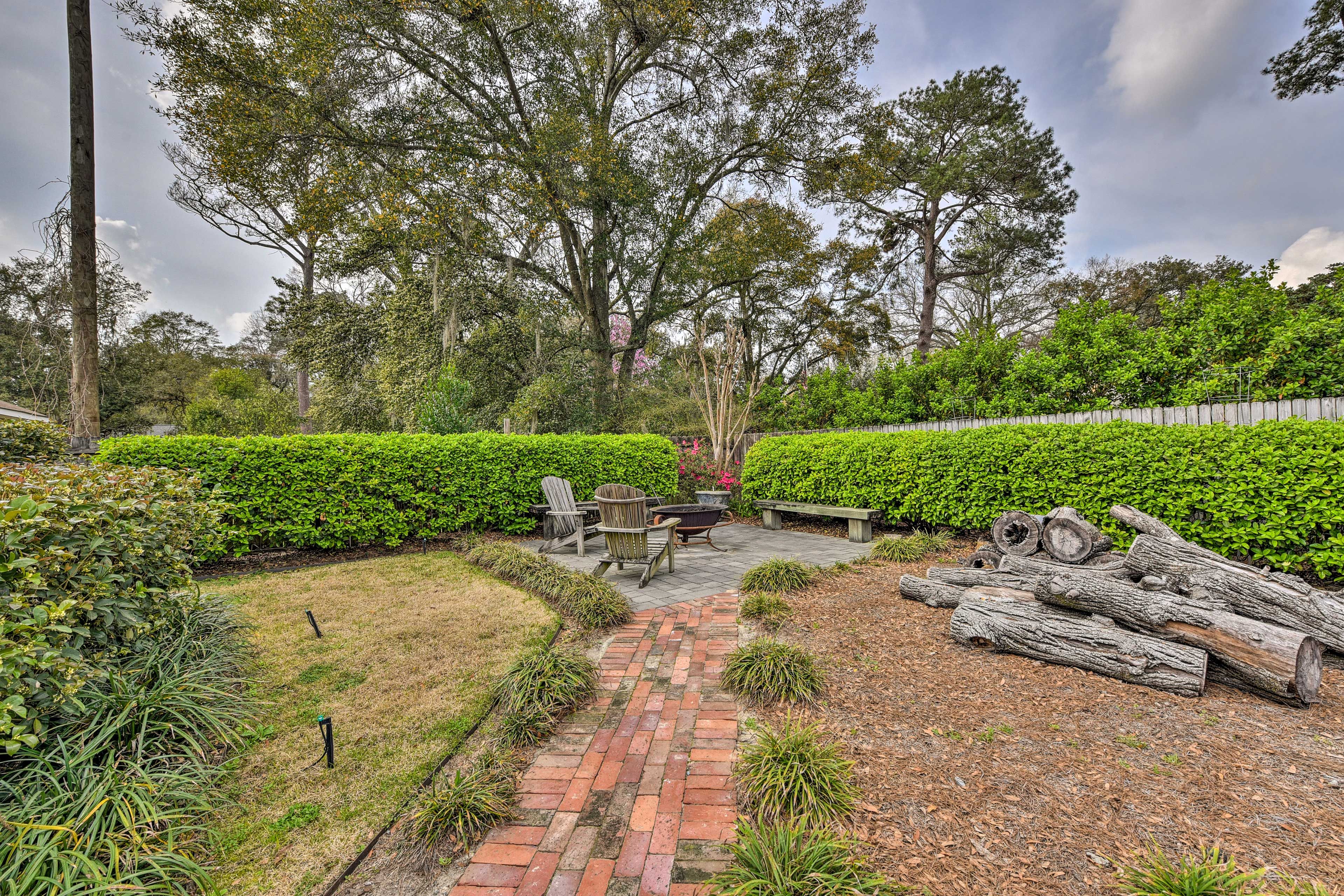 Private Yard | Fire Pit