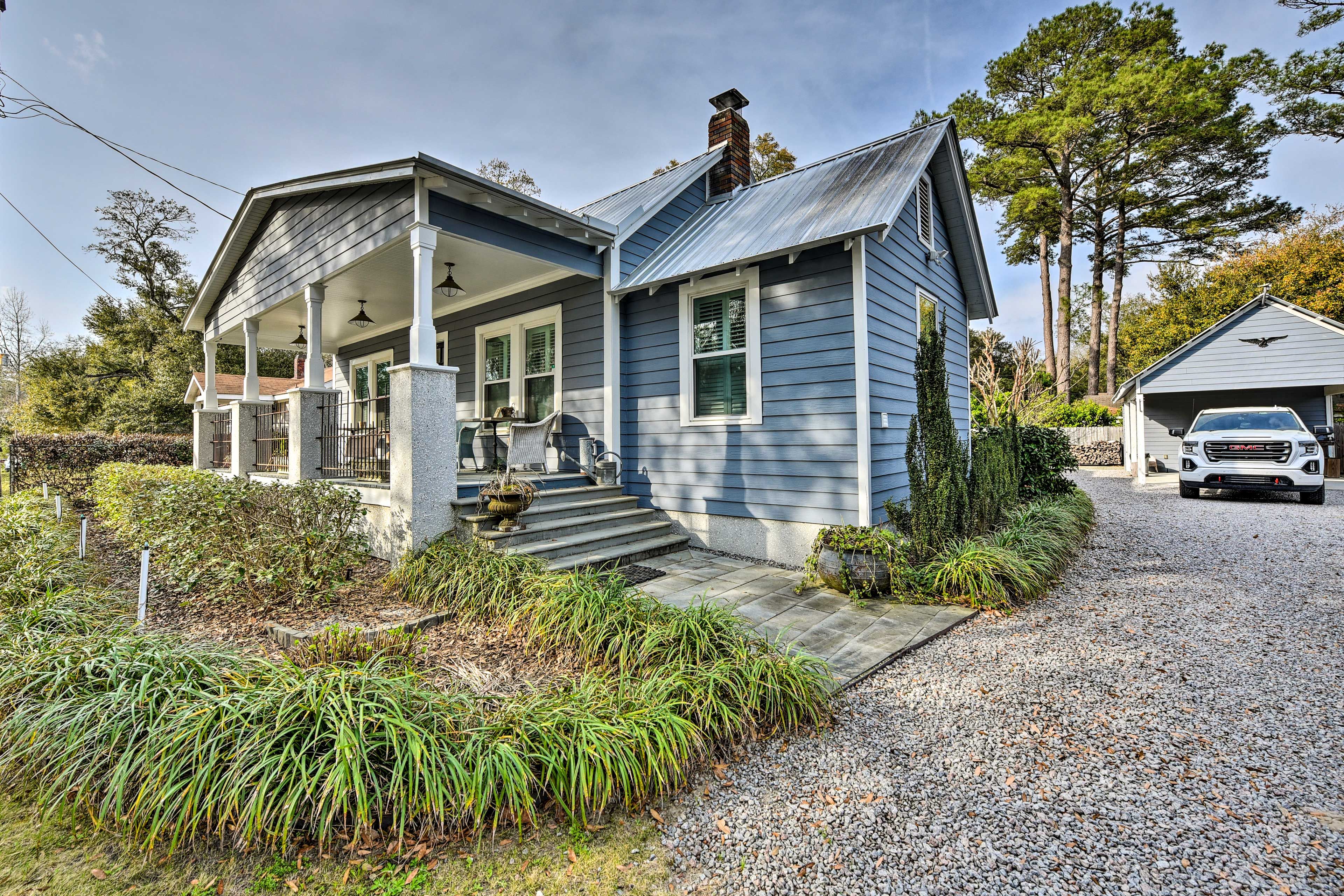 Ridgeland Vacation Rental | 2BR | 2BA | Stairs Required | 1,100 Sq Ft