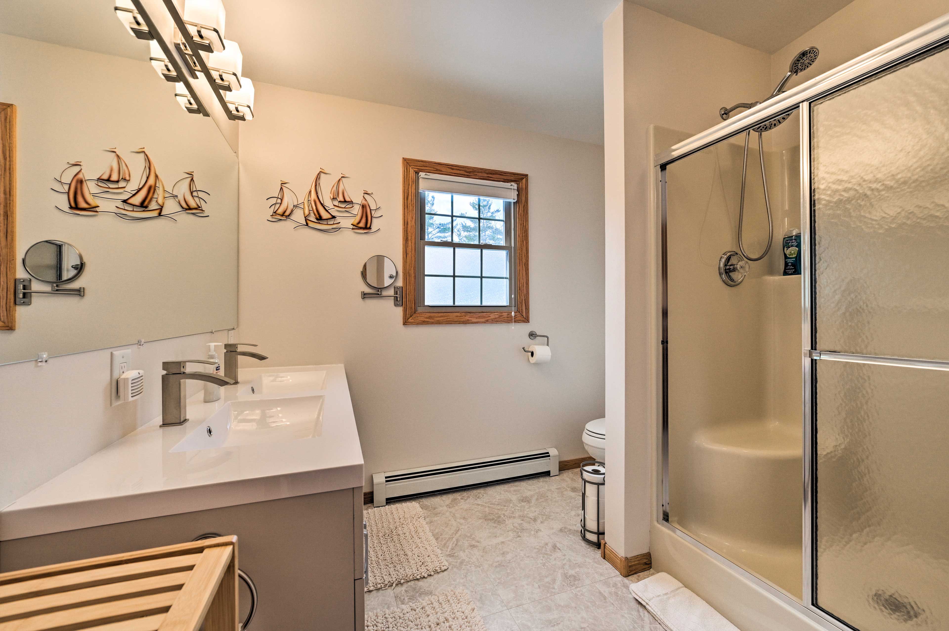 Full Bathroom | 3rd Floor
