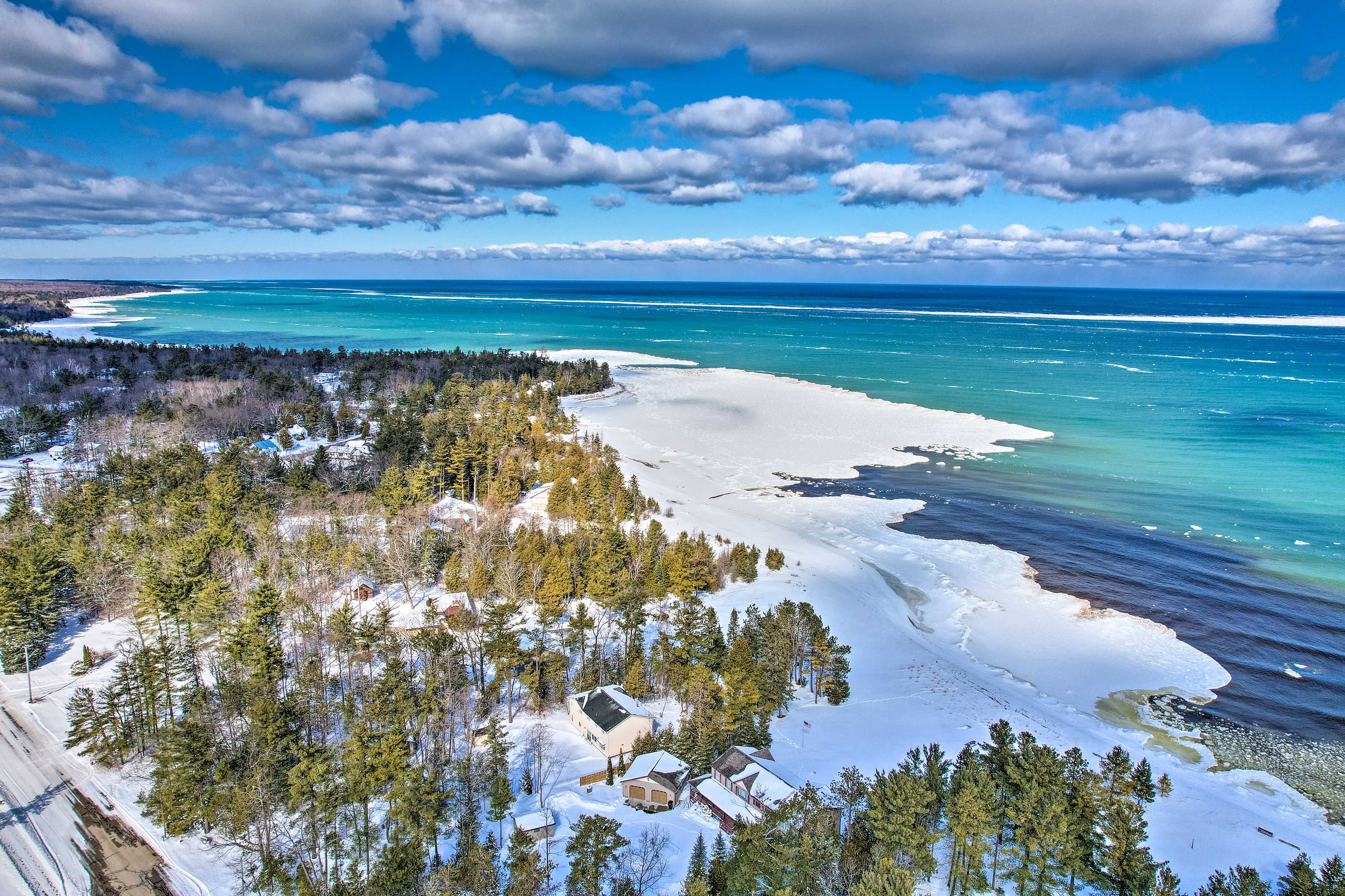 Lakefront Home | Private Beach | Fire Pit | Sunroom