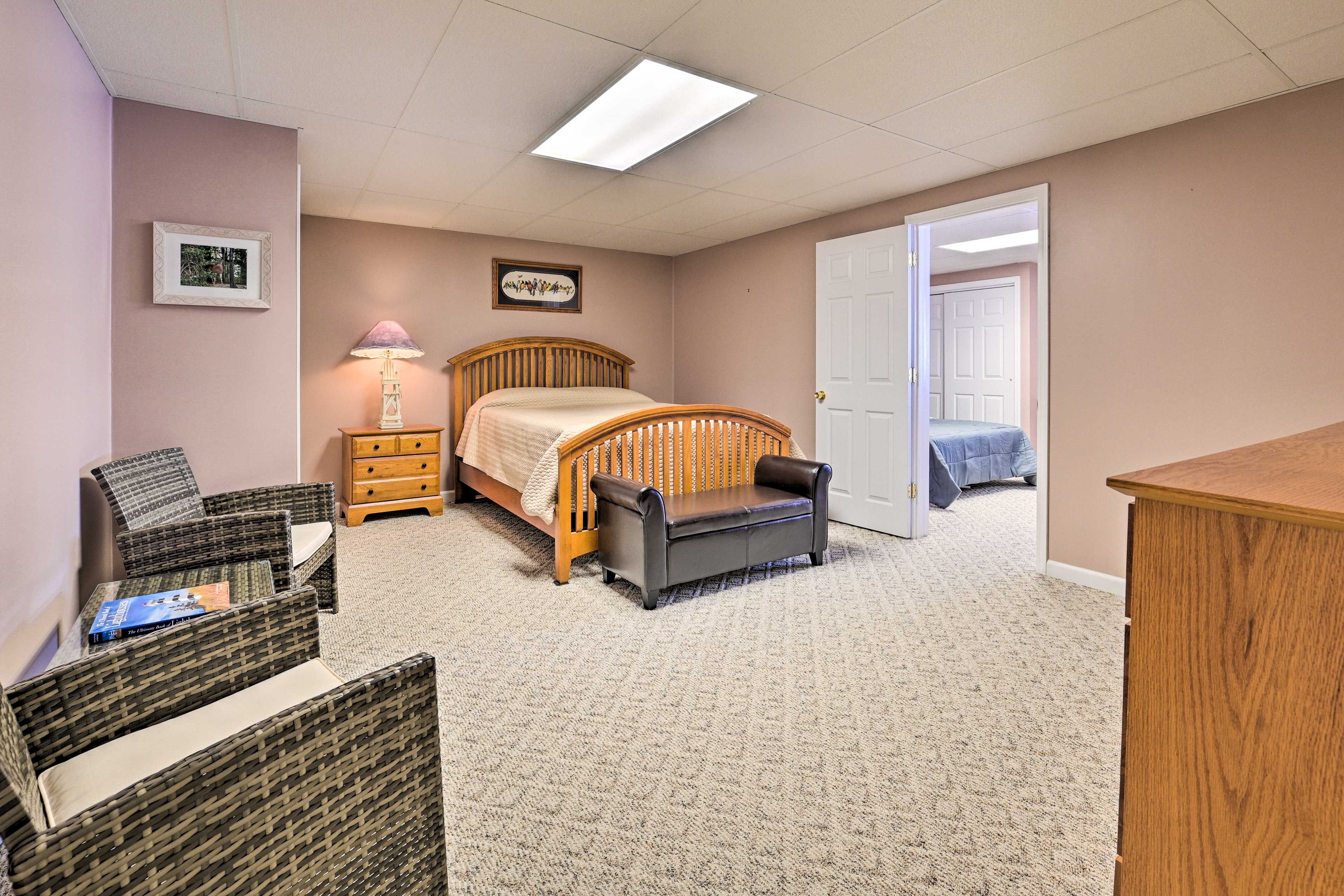 Bedroom 5 | 1st Floor | Queen Bed