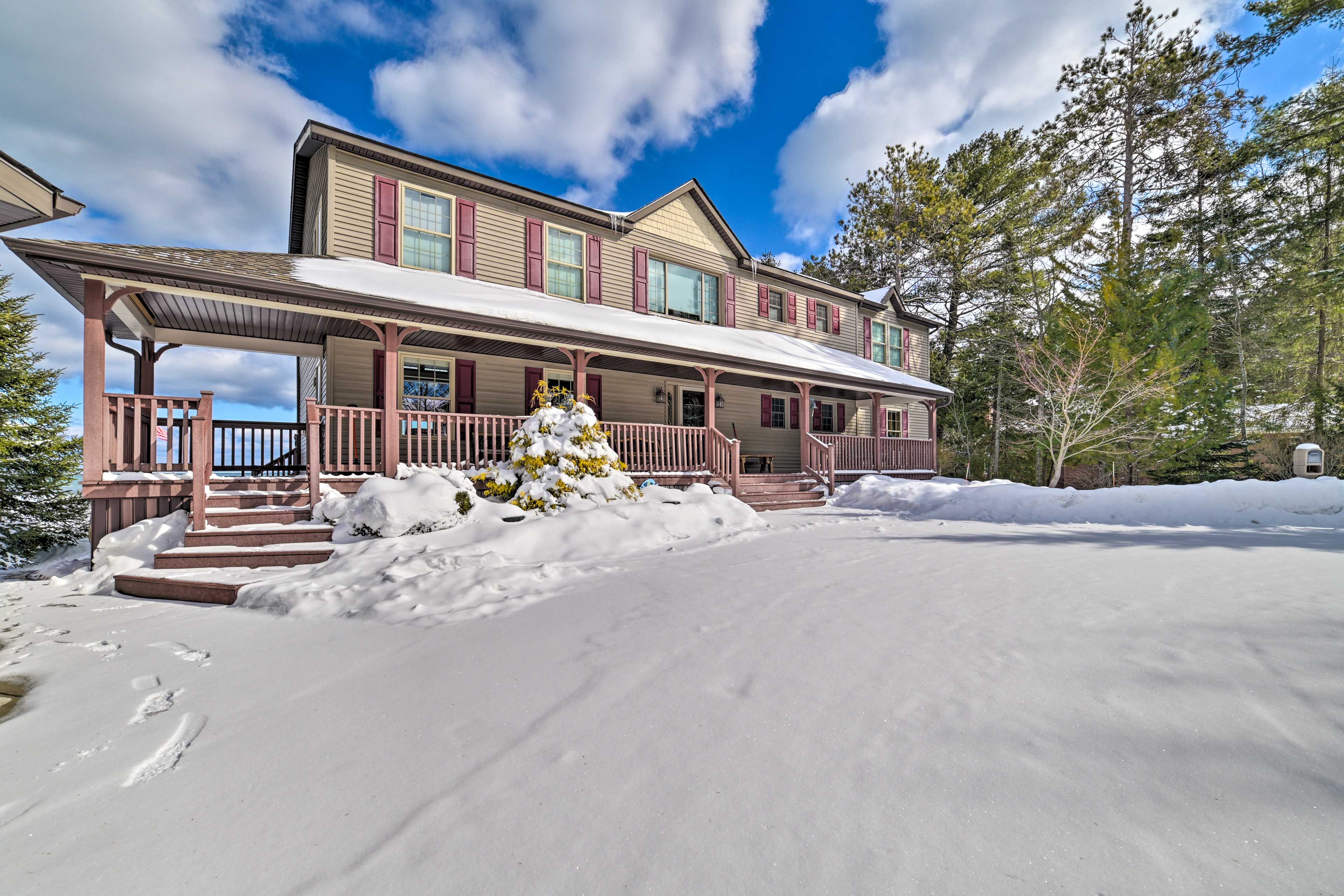 Parking | Driveway (8 Vehicles) | RV/Trailer Parking Available On-Site