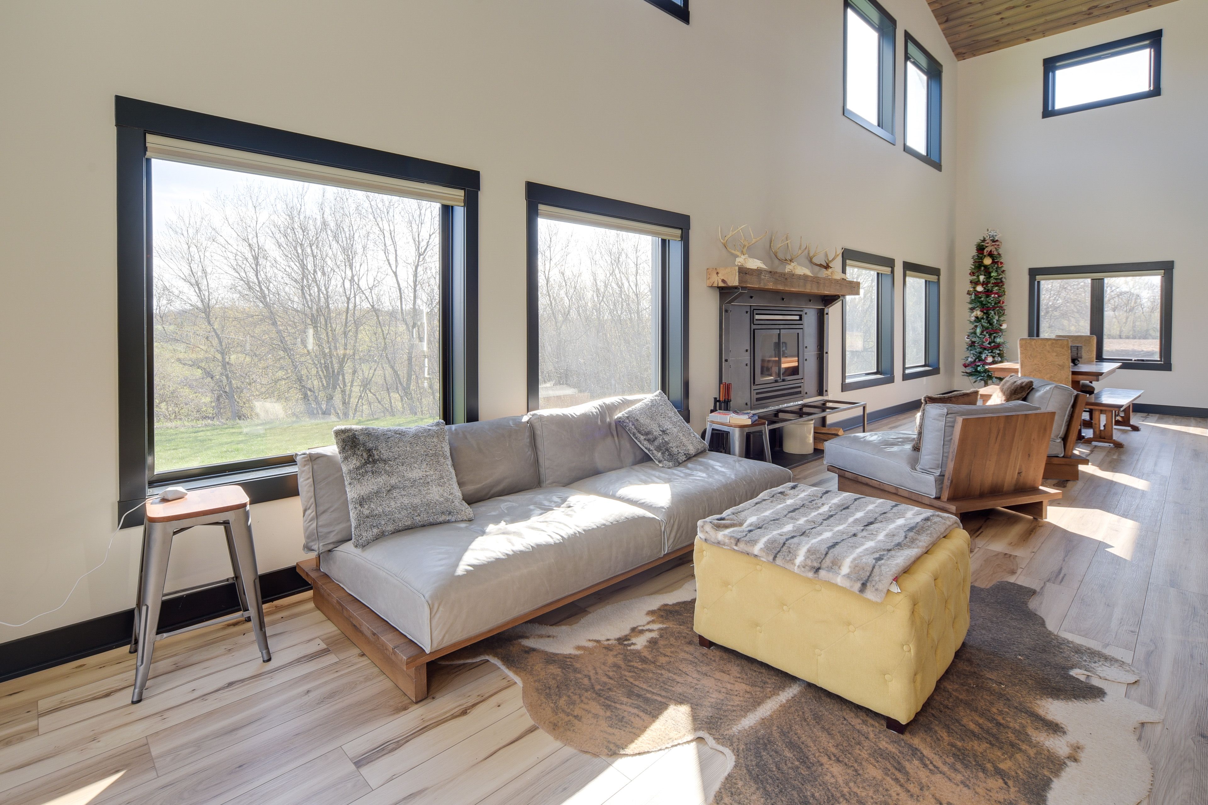 Living Room | Smart TV | Fireplace