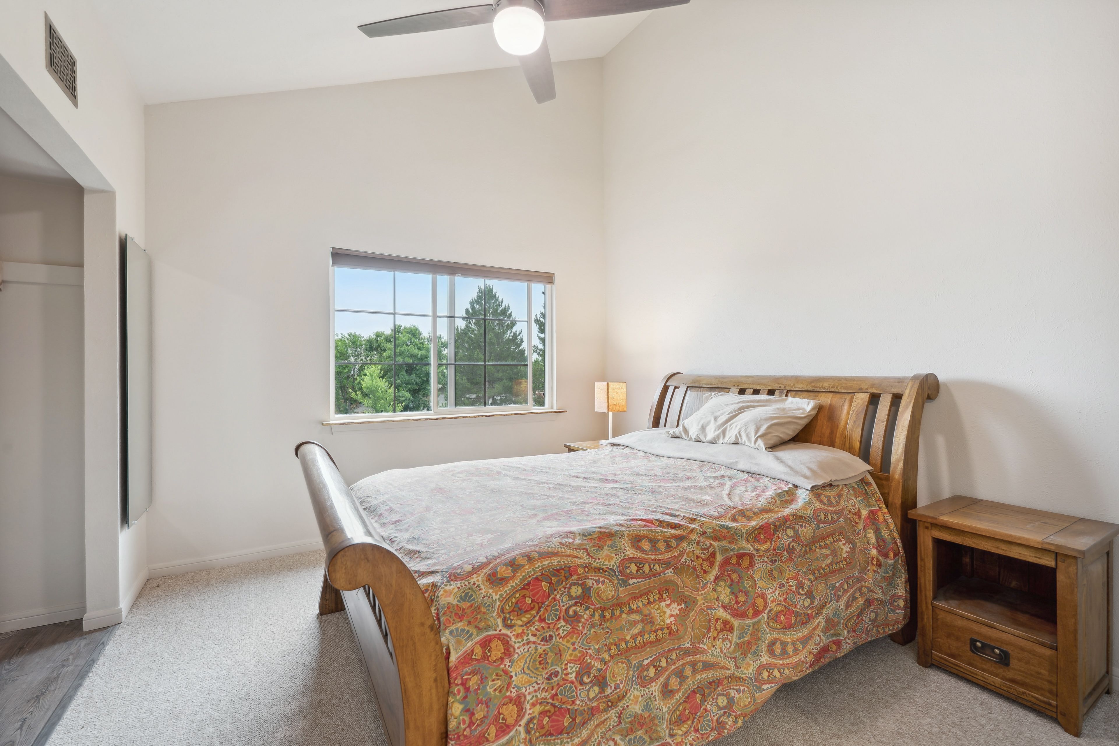 Bedroom | Queen Bed