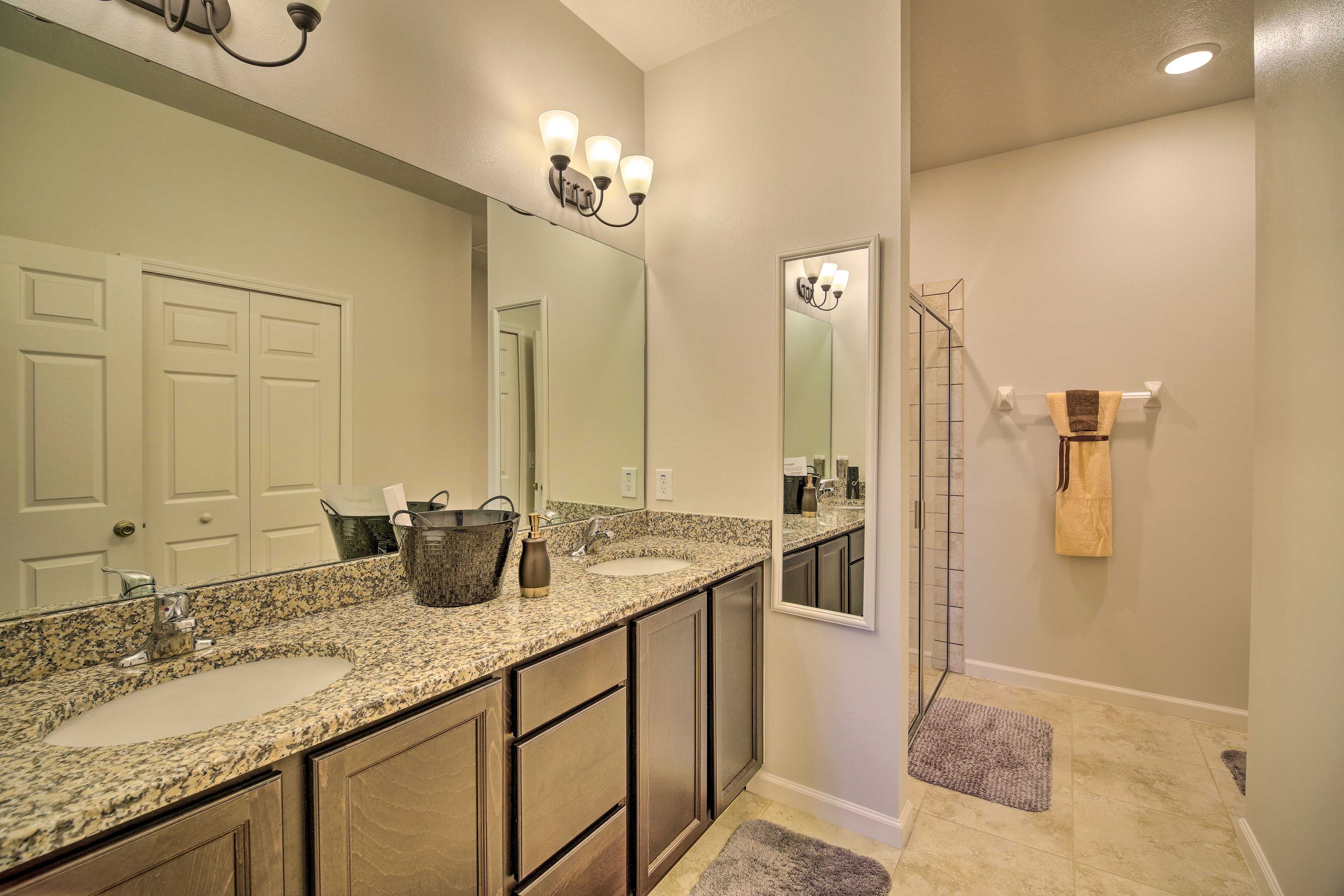 Full Bathroom | Complimentary Toiletries