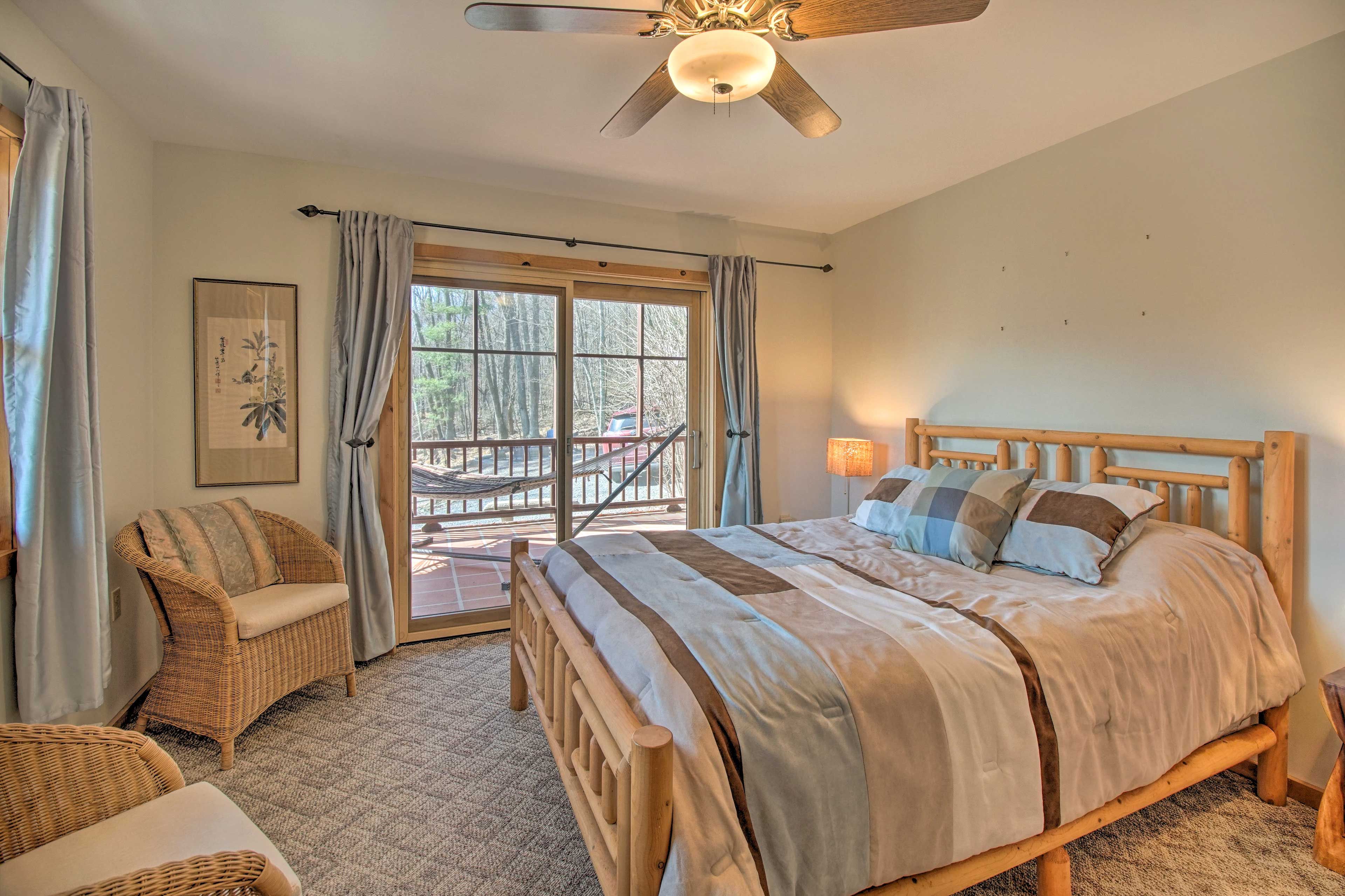 Bedroom 2 | Queen Bed | 1st Floor