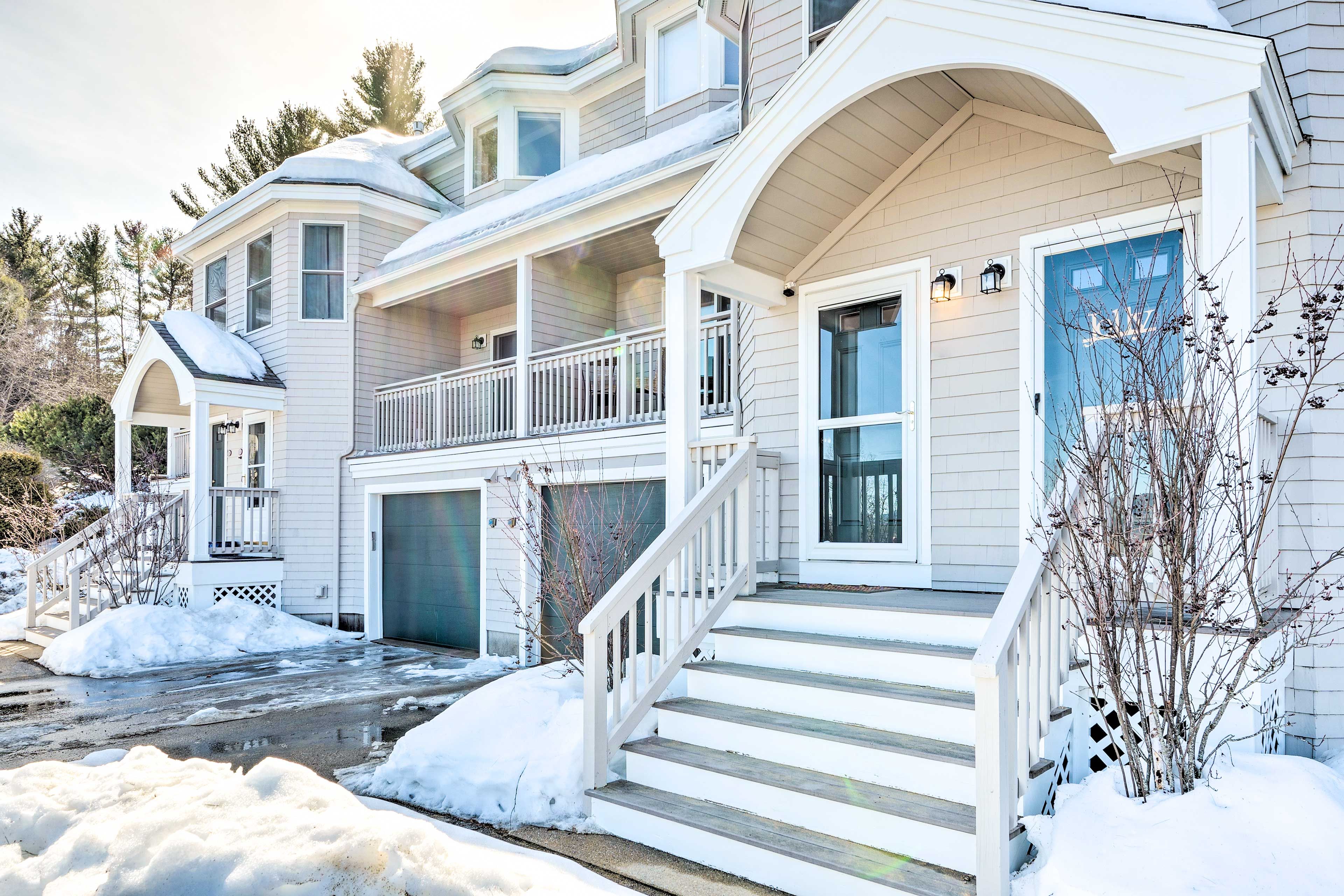 Front Entry | 1 External Security Camera (Facing Outwards)
