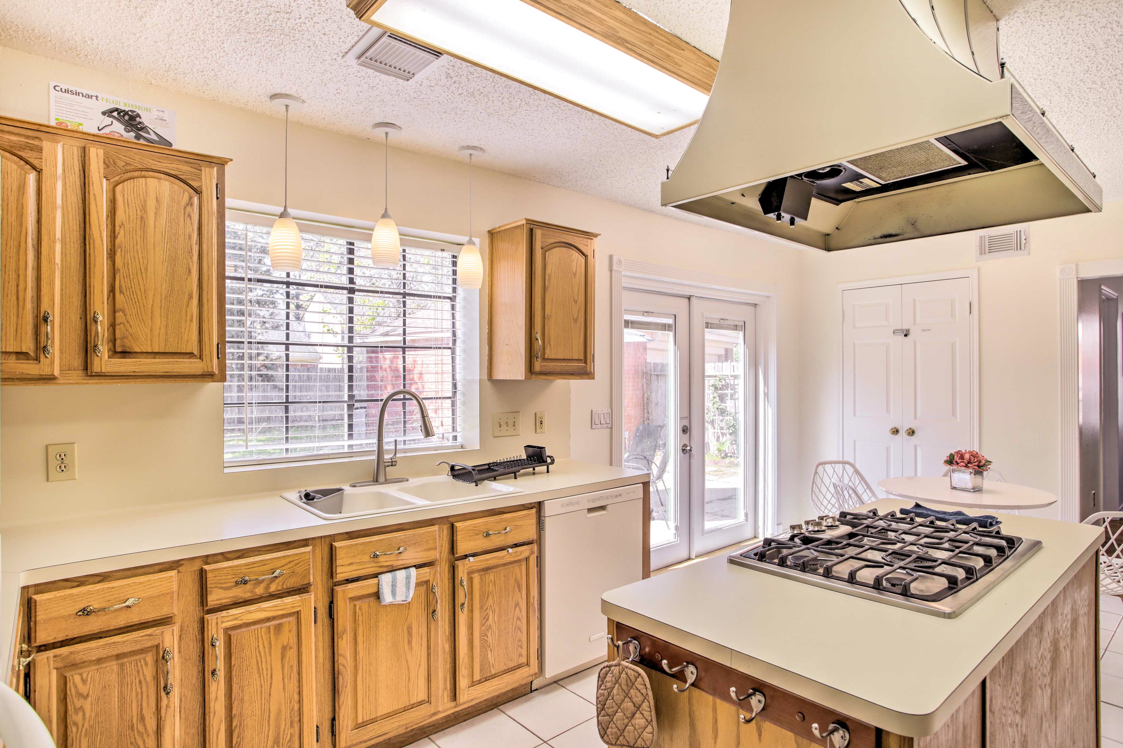 Kitchen | Fully Equipped | Dishware & Flatware | Cooking Basics